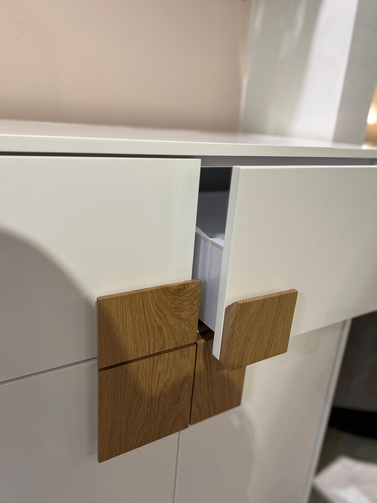 קומודה בעיצוב אישי דגם 337 מתצוגה! קומודה בעיצוב אישי דגם 337 מתצוגה!