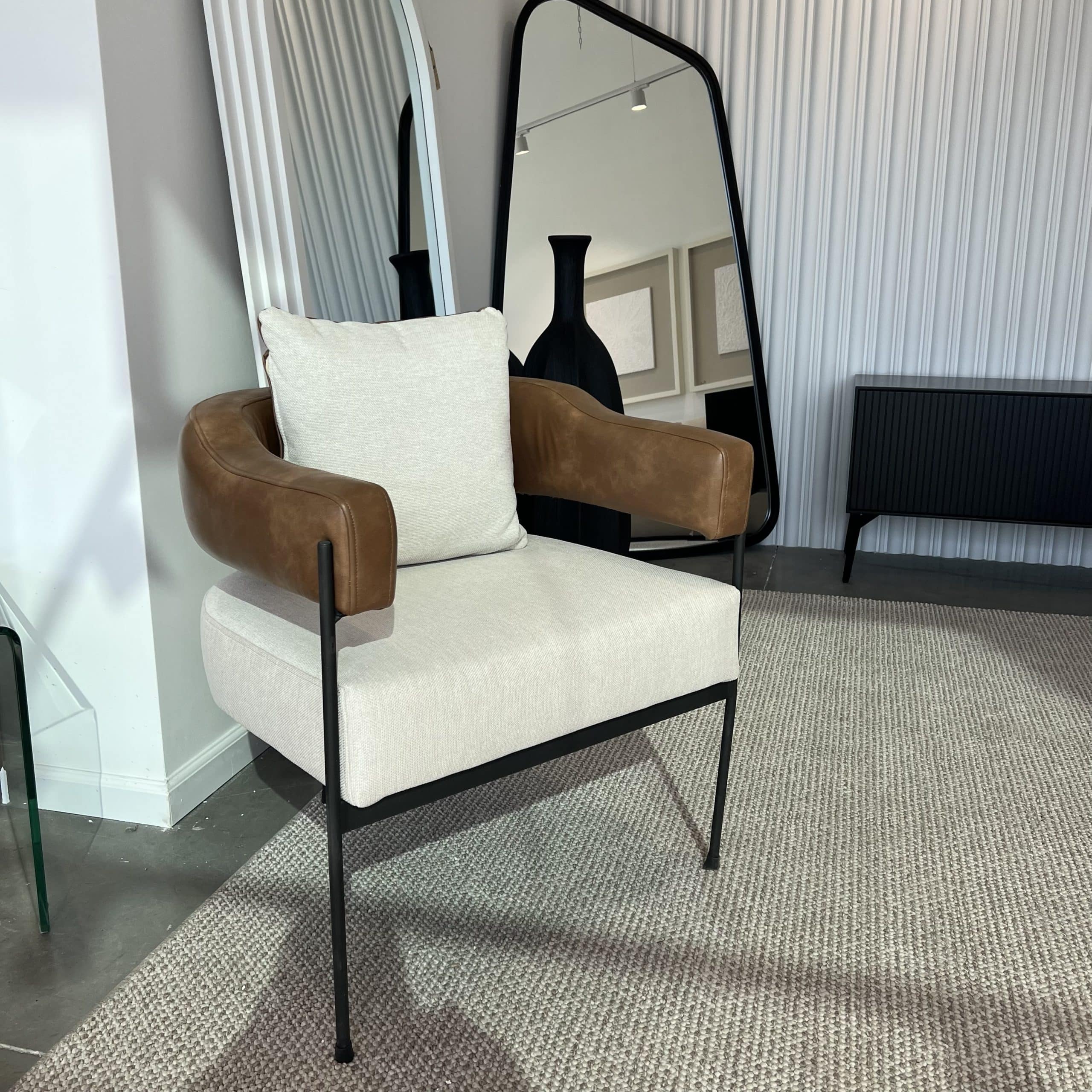 כורסא אורבנית עכשווית דגם גהה | בעיצוב אישי כורסא אורבנית עכשווית דגם גהה | בעיצוב אישי