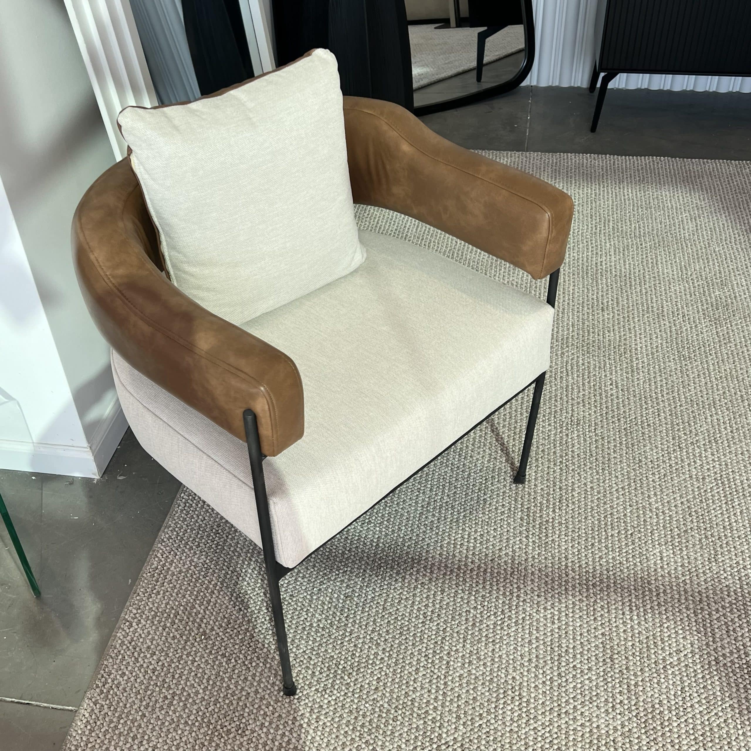 כורסא אורבנית עכשווית דגם גהה | בעיצוב אישי כורסא אורבנית עכשווית דגם גהה | בעיצוב אישי