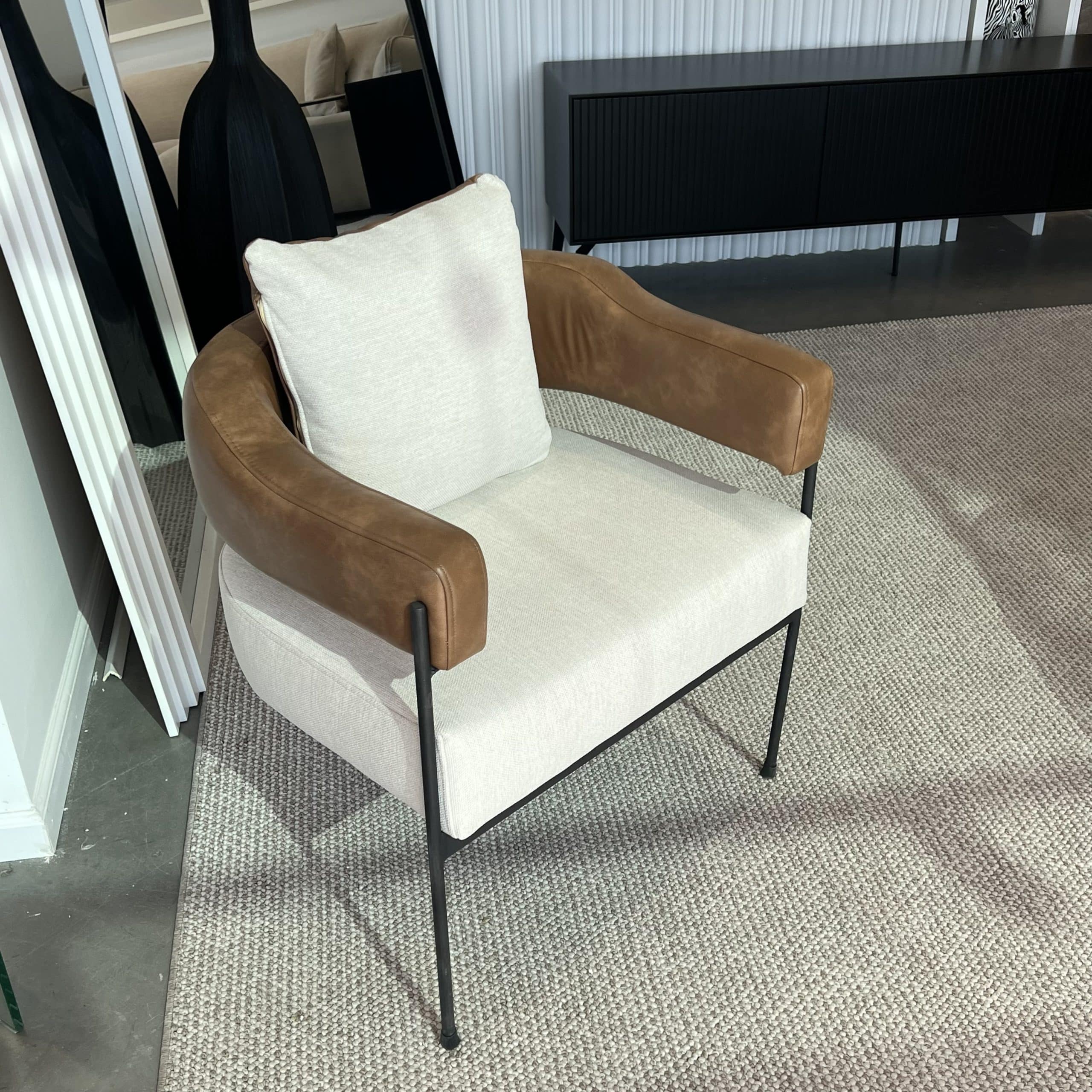 כורסא אורבנית עכשווית דגם גהה | בעיצוב אישי כורסא אורבנית עכשווית דגם גהה | בעיצוב אישי