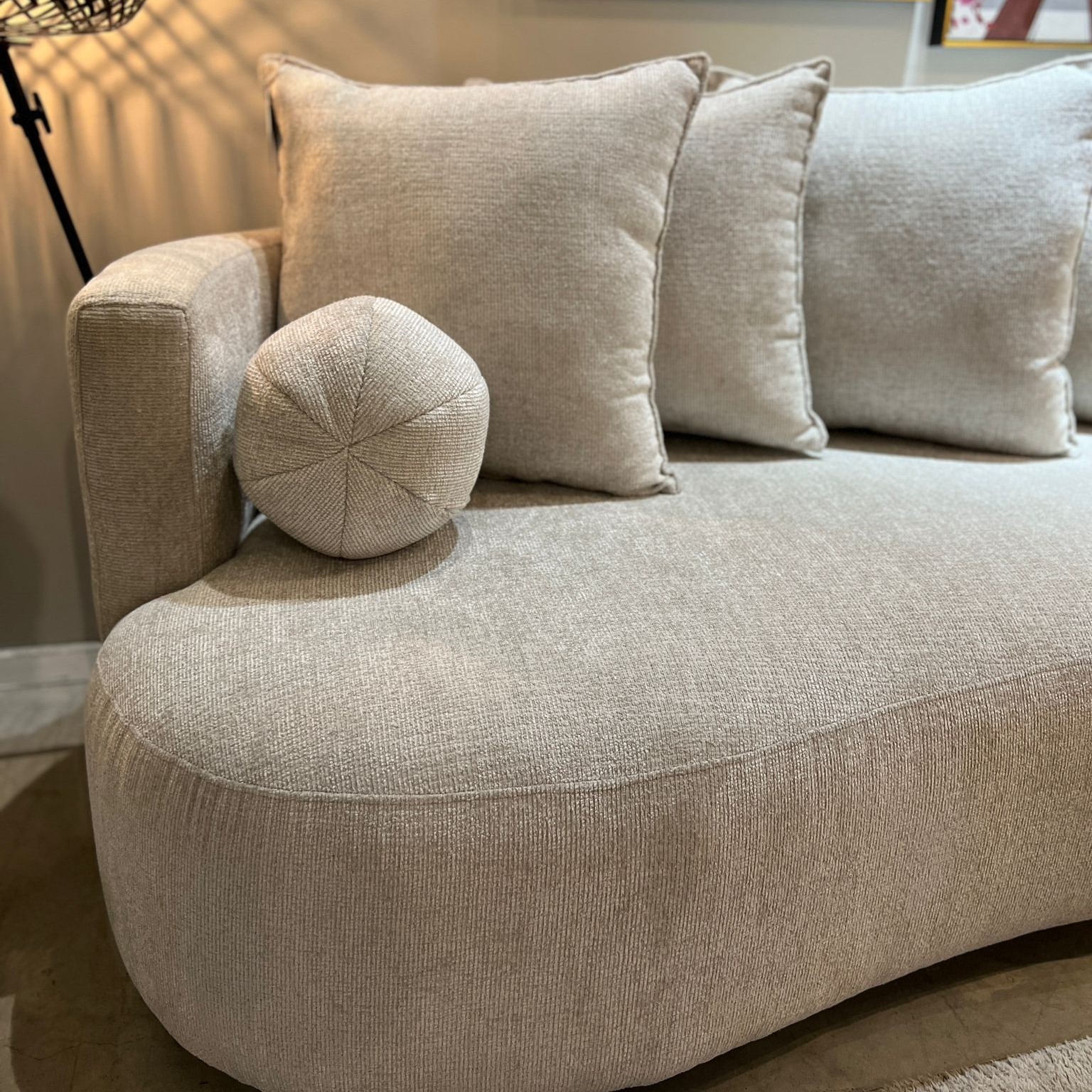 ספה בעיצוב מודרני דגם שרה ספה בעיצוב מודרני דגם שרה