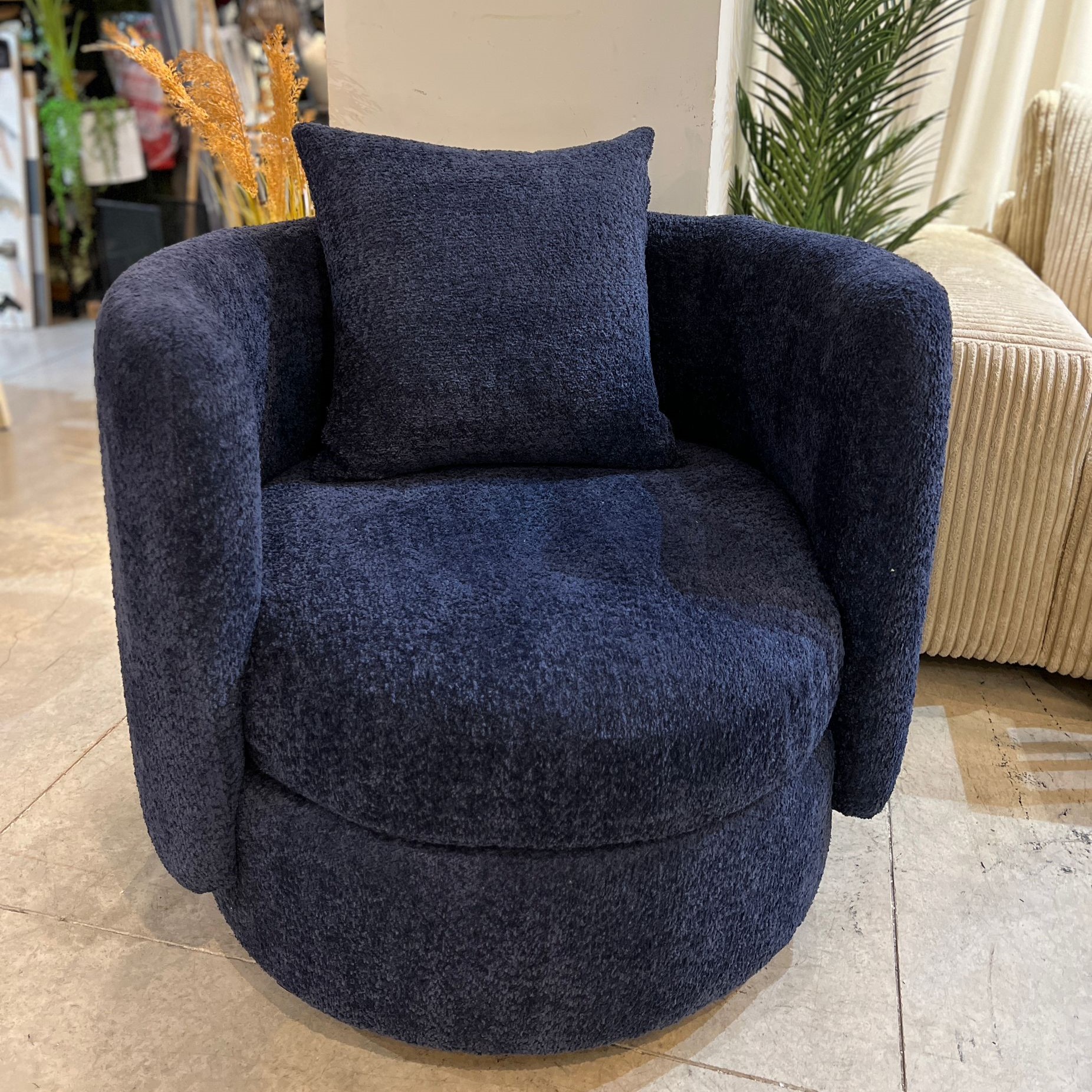 כורסא מעוגלת דגם יובנטוס כורסא מעוגלת דגם יובנטוס