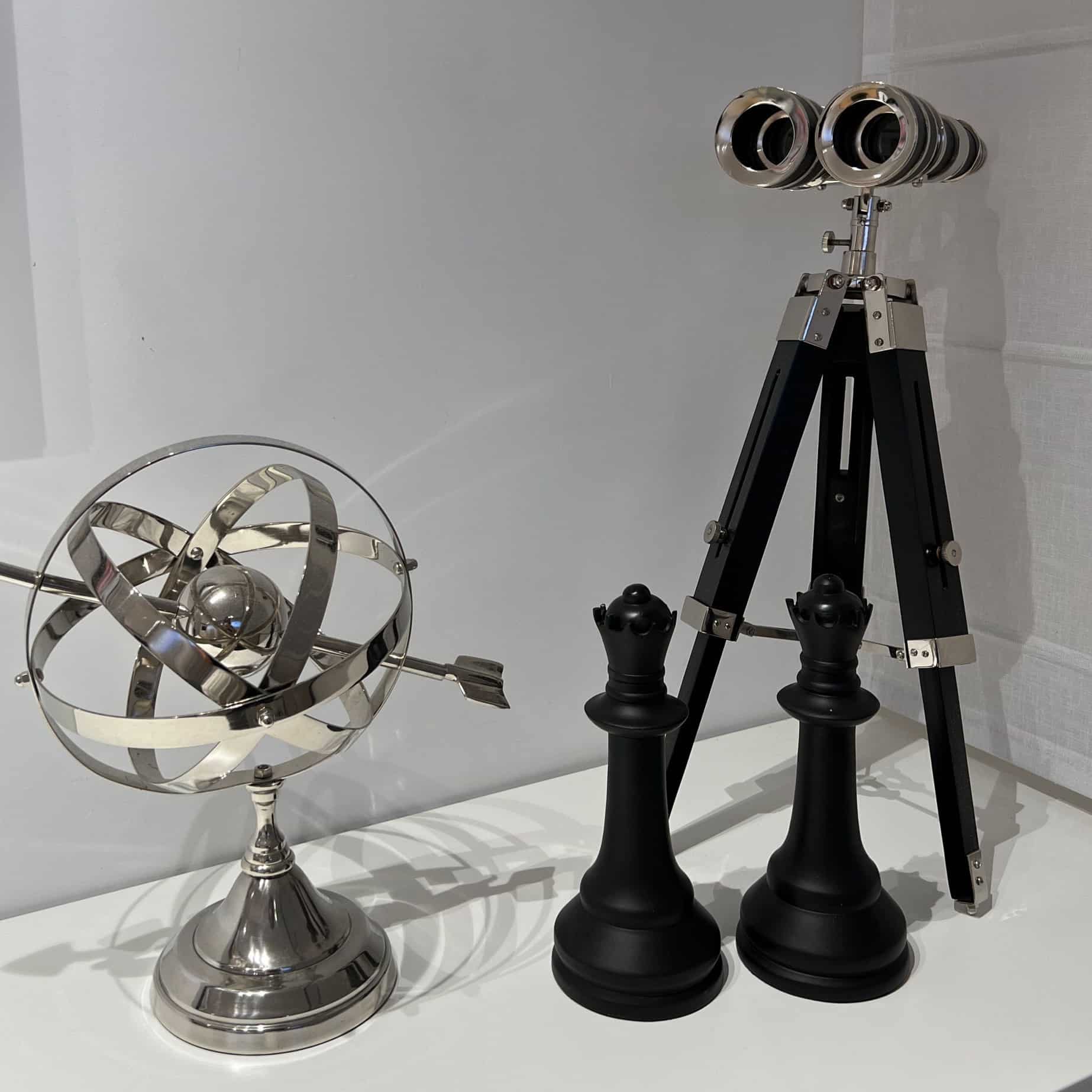 משקפת ניקל ושחור על מעמד עולה משקפת ניקל ושחור על מעמד עולה