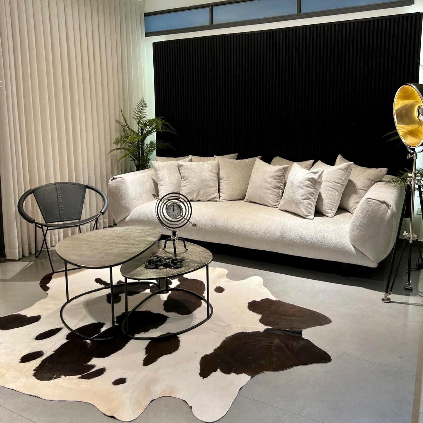 סט שולחנות סלון משולשים כסף דגם רויאל סט שולחנות סלון משולשים כסף דגם רויאל