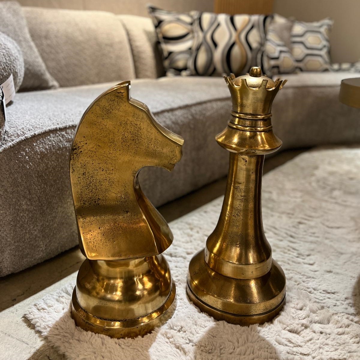 פסל שחמט זהב ענק