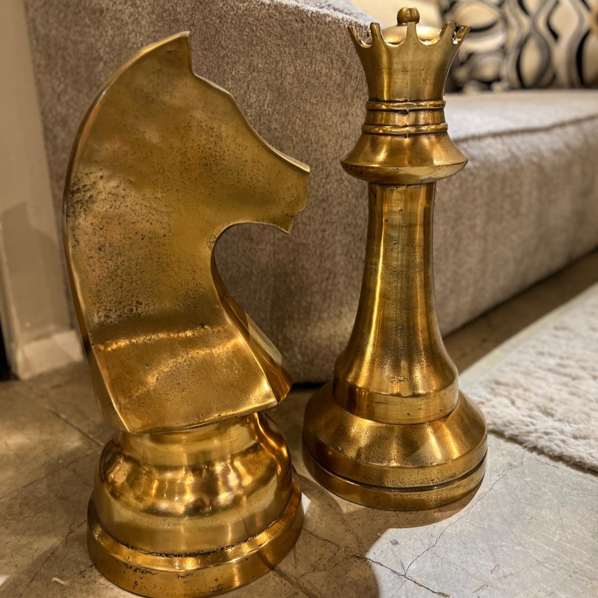 פסל שחמט זהב ענק