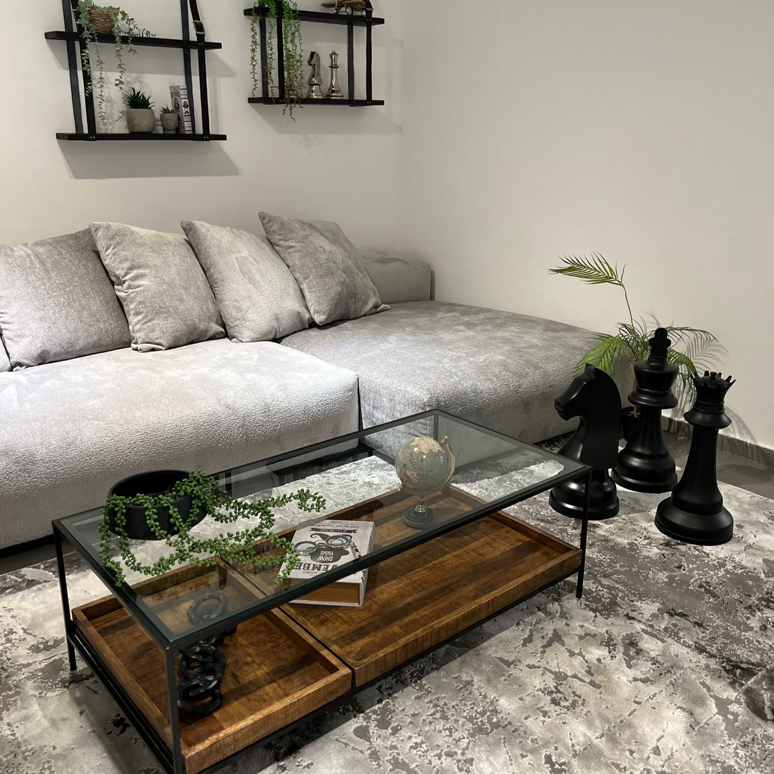 פסל שחמט שחור ענק