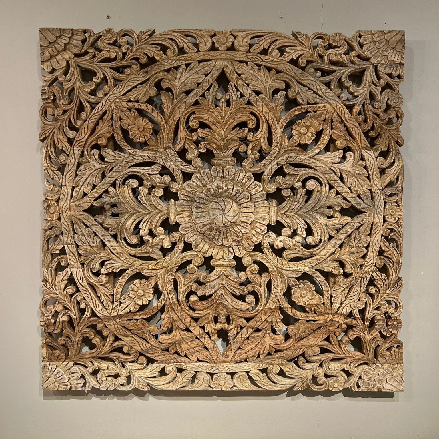 קישוט קיר משרביה עץ דגם אמבסדור קישוט קיר משרביה עץ דגם אמבסדור