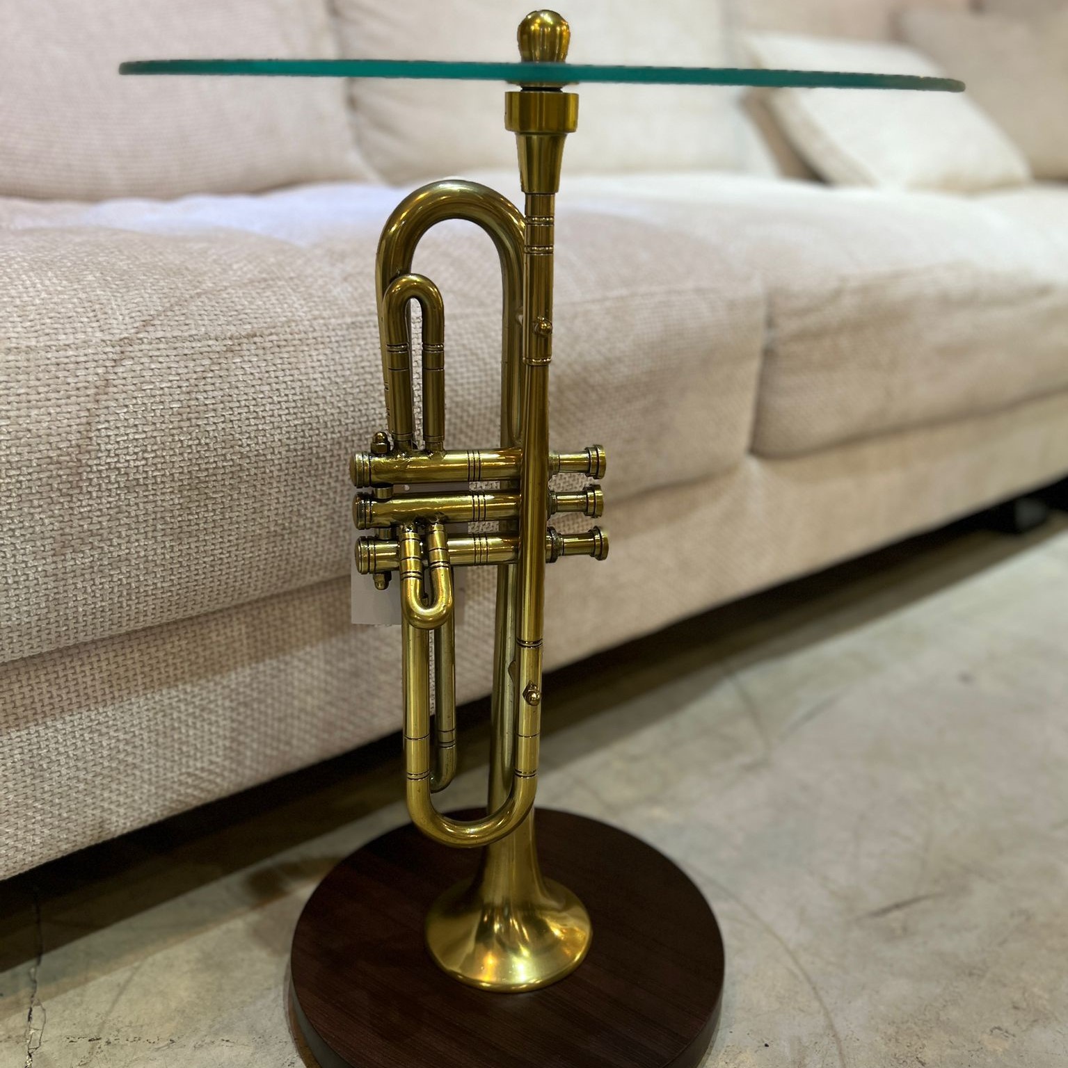 שולחן צד זכוכית חצוצרה מתכת שולחן צד זכוכית חצוצרה מתכת