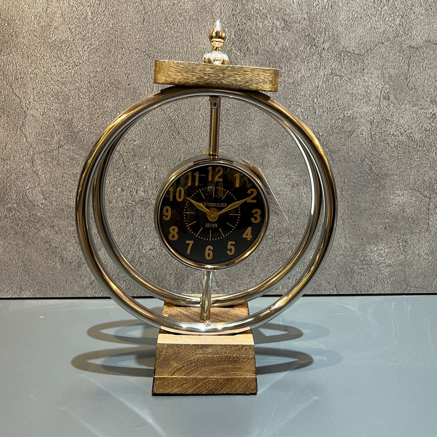 שעון שולחני שחור טבעות כסף חלול שעון שולחני שחור טבעות כסף חלול