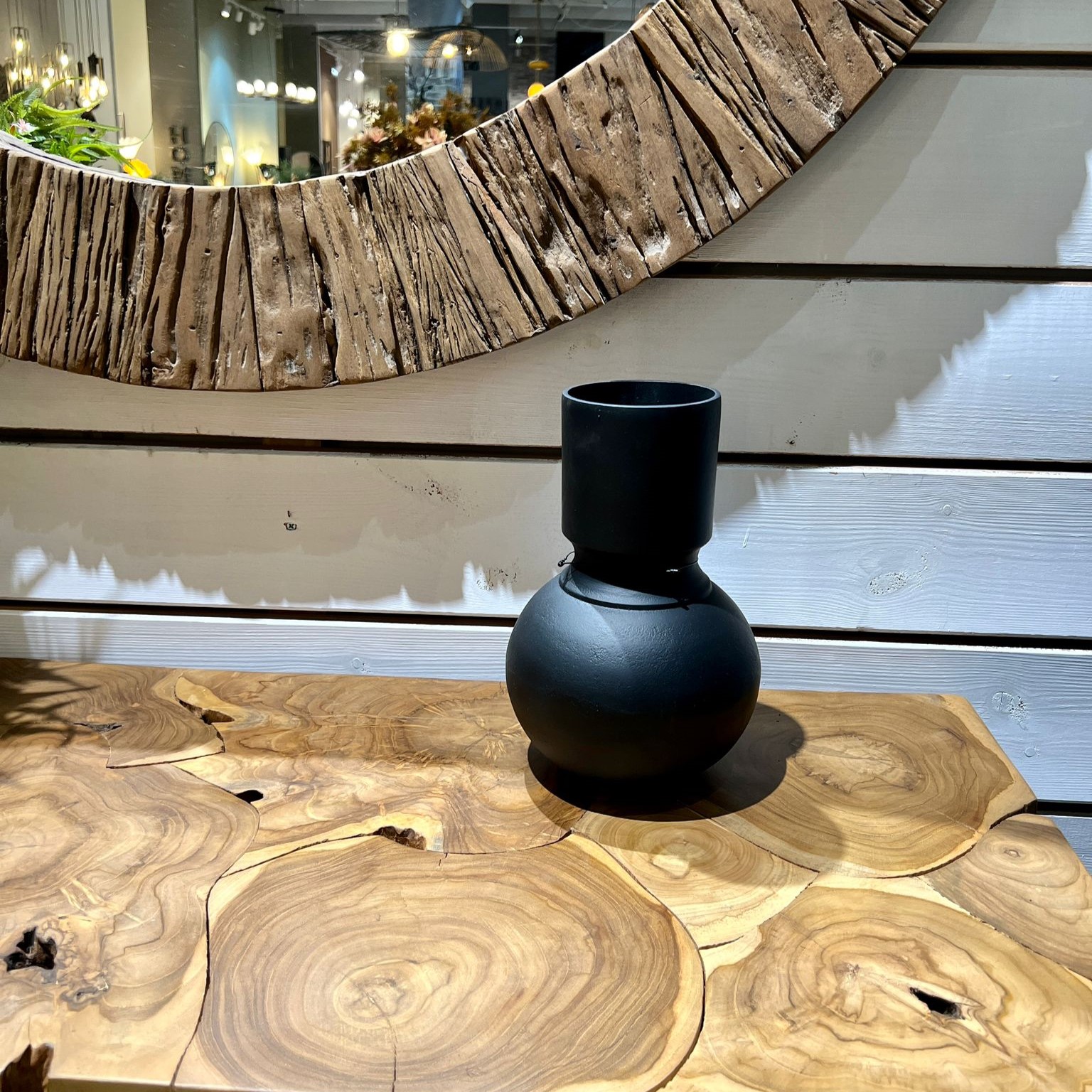 כד שחור בסיס כדור קטן