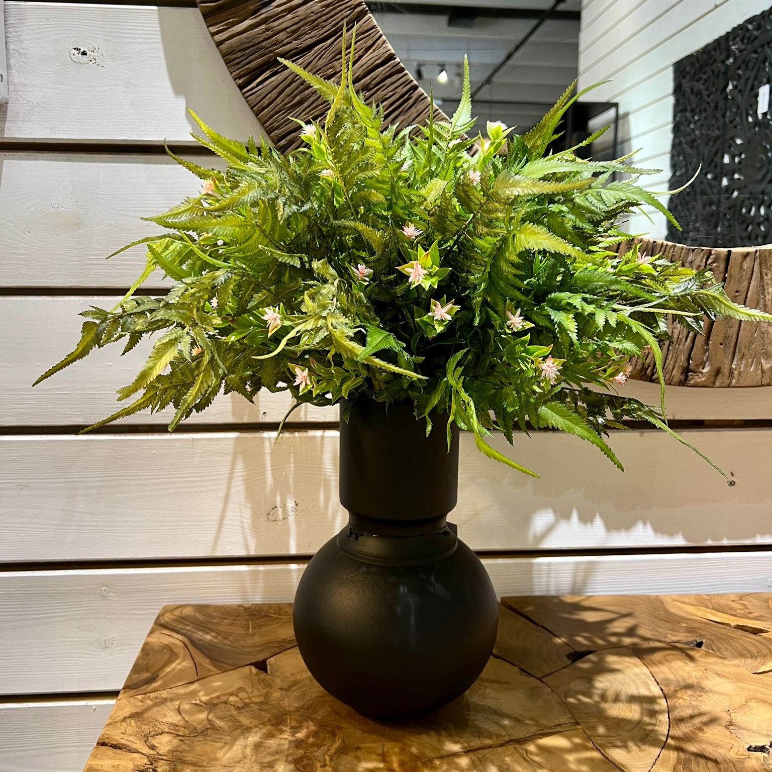 כד שחור בסיס כדור קטן