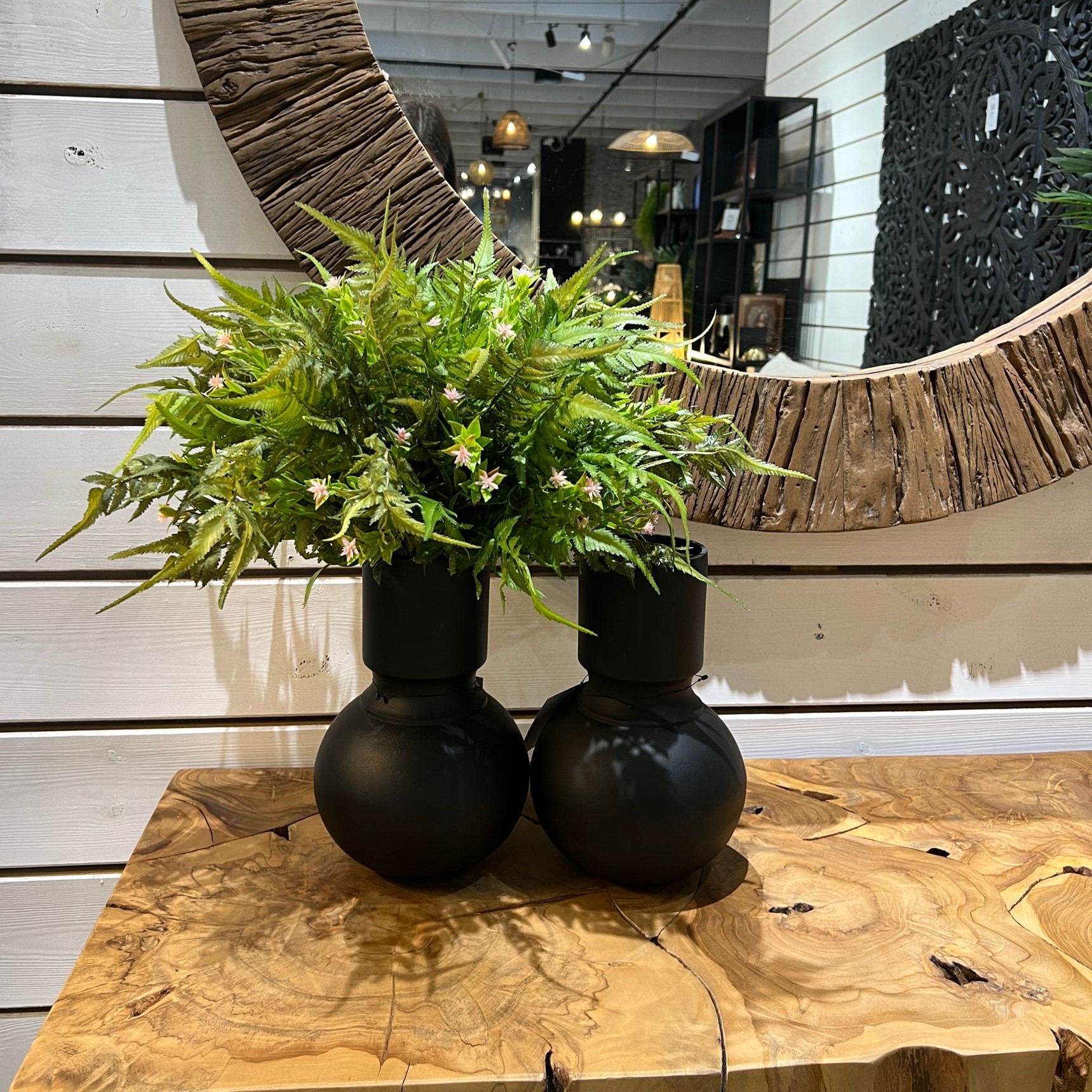 כד שחור בסיס כדור קטן