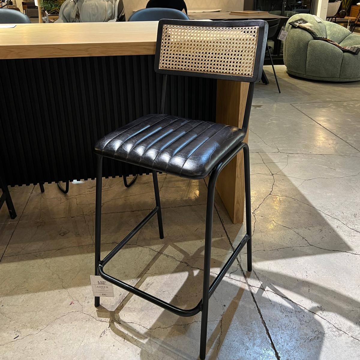 כסא בר דגם ראטן עור שחור אשוק כסא בר דגם ראטן עור שחור אשוק