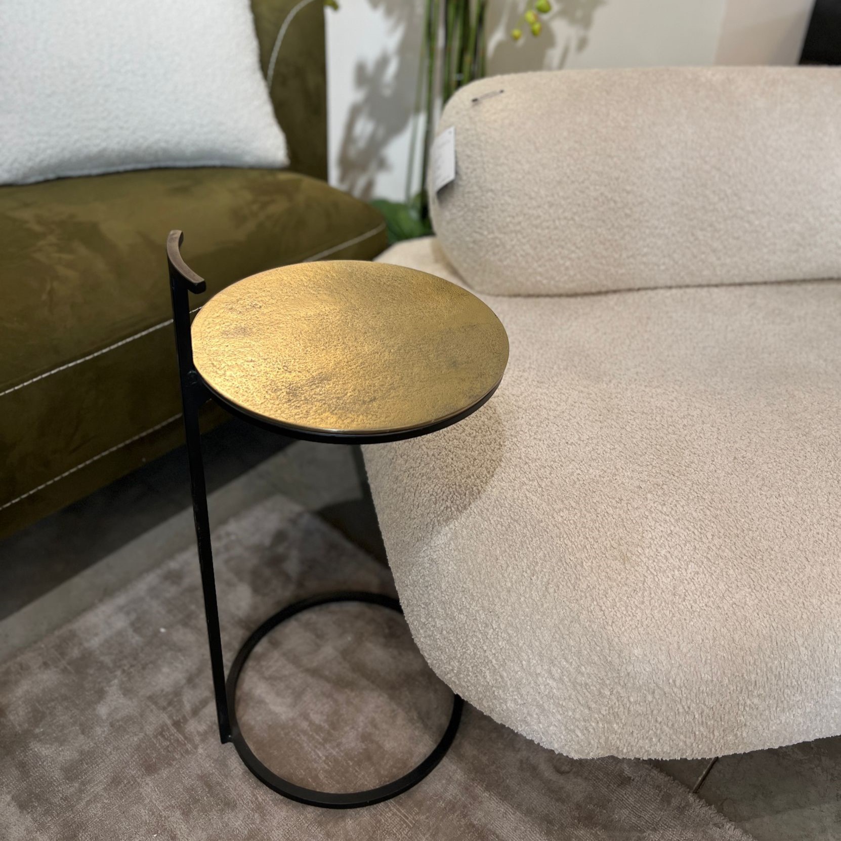 נשכן עגול עדין זהב דגם רויאל