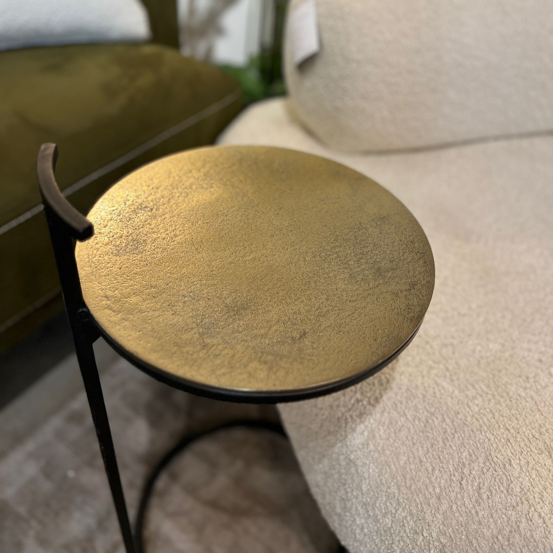 נשכן עגול עדין זהב דגם רויאל