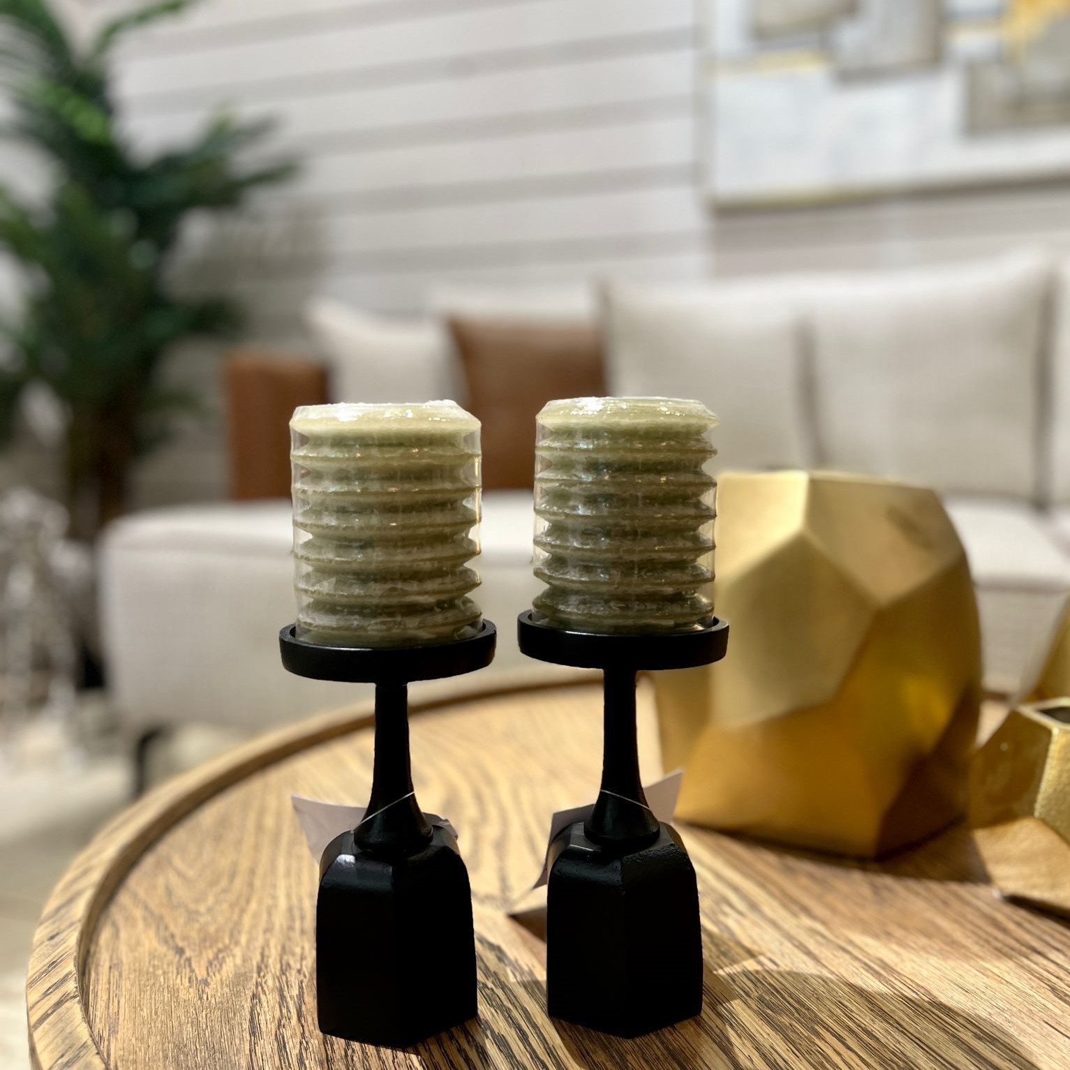 פמוט ברזל שחור פיה רחבה נמוך פמוט ברזל שחור פיה רחבה נמוך