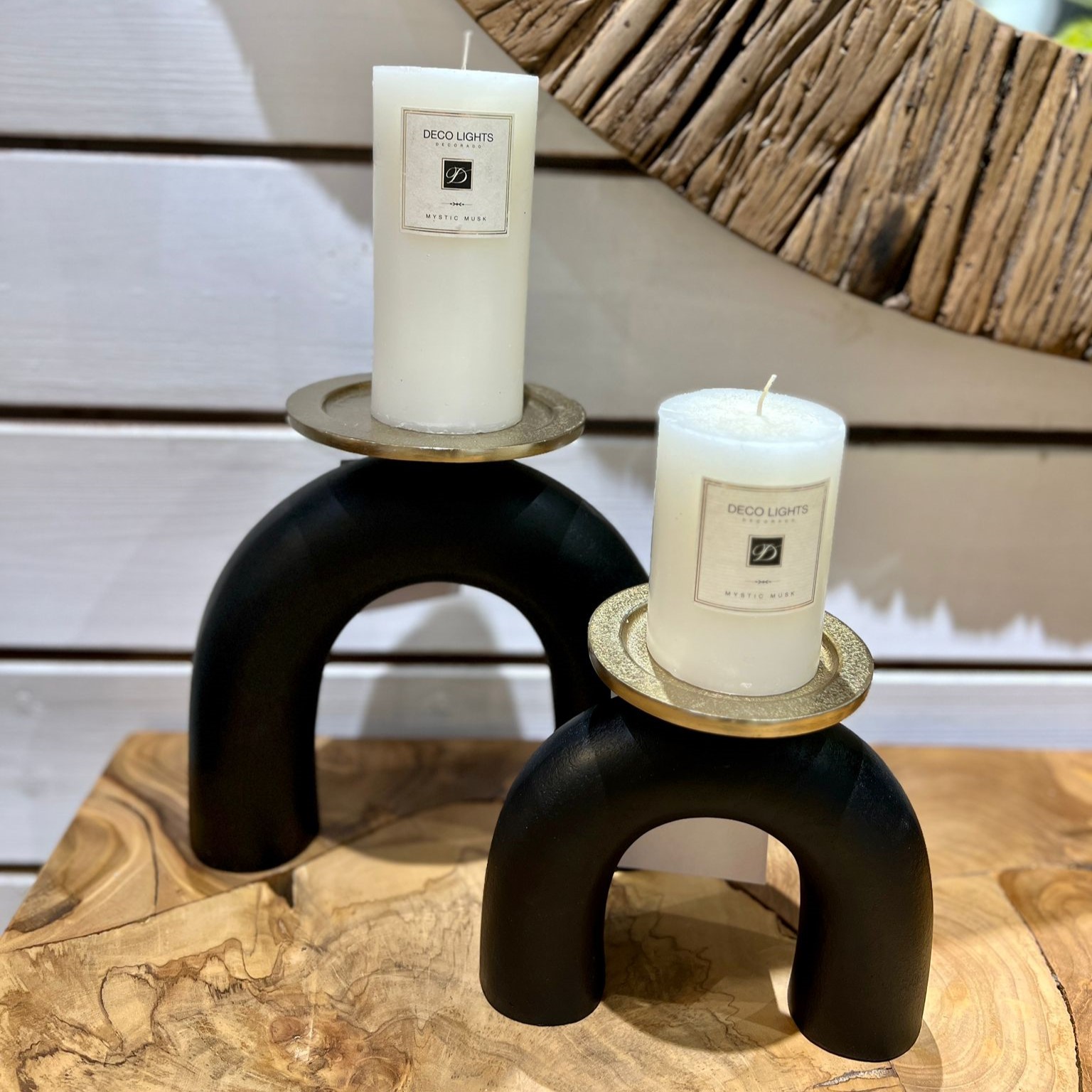 פמוט זהב בסיס שחור כפול דגם רויאל פמוט זהב בסיס שחור כפול דגם רויאל