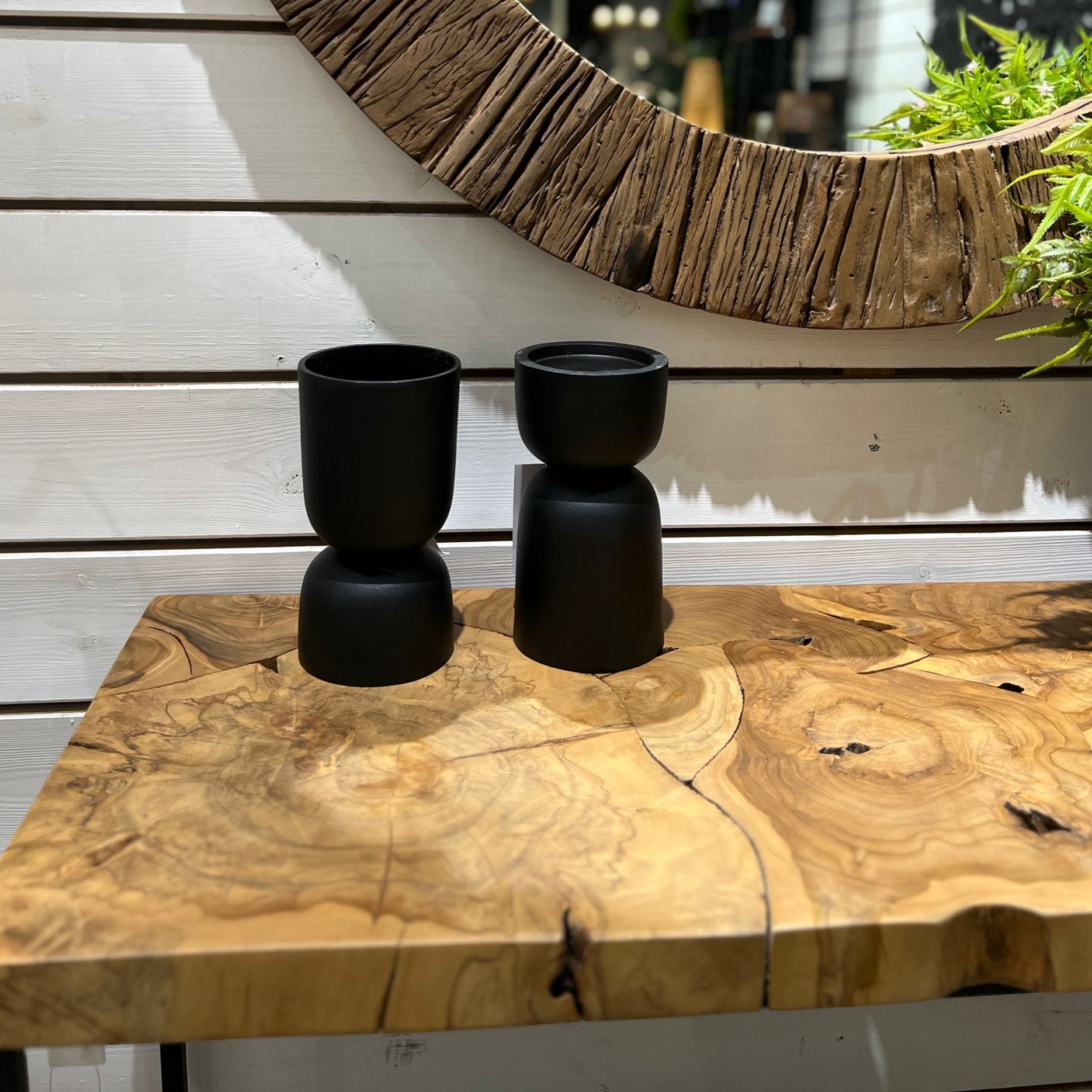 פמוט שחור רחב גדול דגם רויאל פמוט שחור רחב גדול דגם רויאל