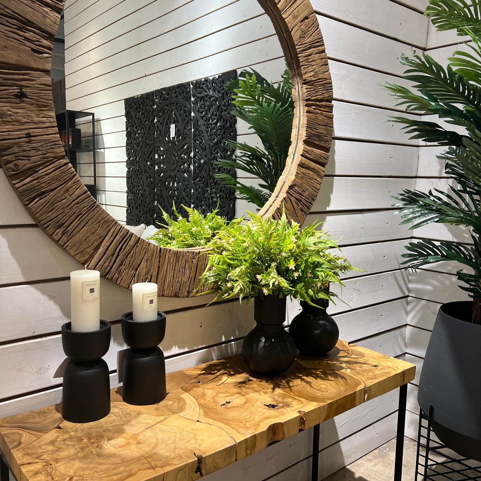 פמוט שחור רחב גדול דגם רויאל פמוט שחור רחב גדול דגם רויאל