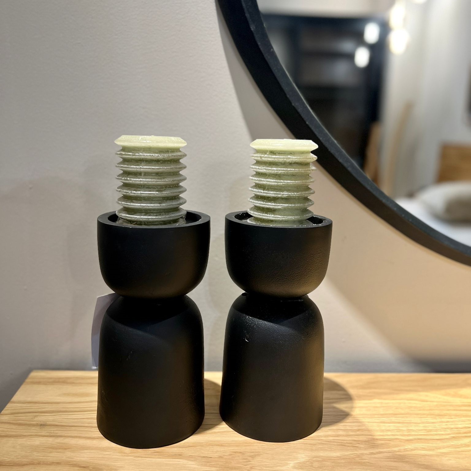 פמוט שחור רחב גדול דגם רויאל פמוט שחור רחב גדול דגם רויאל