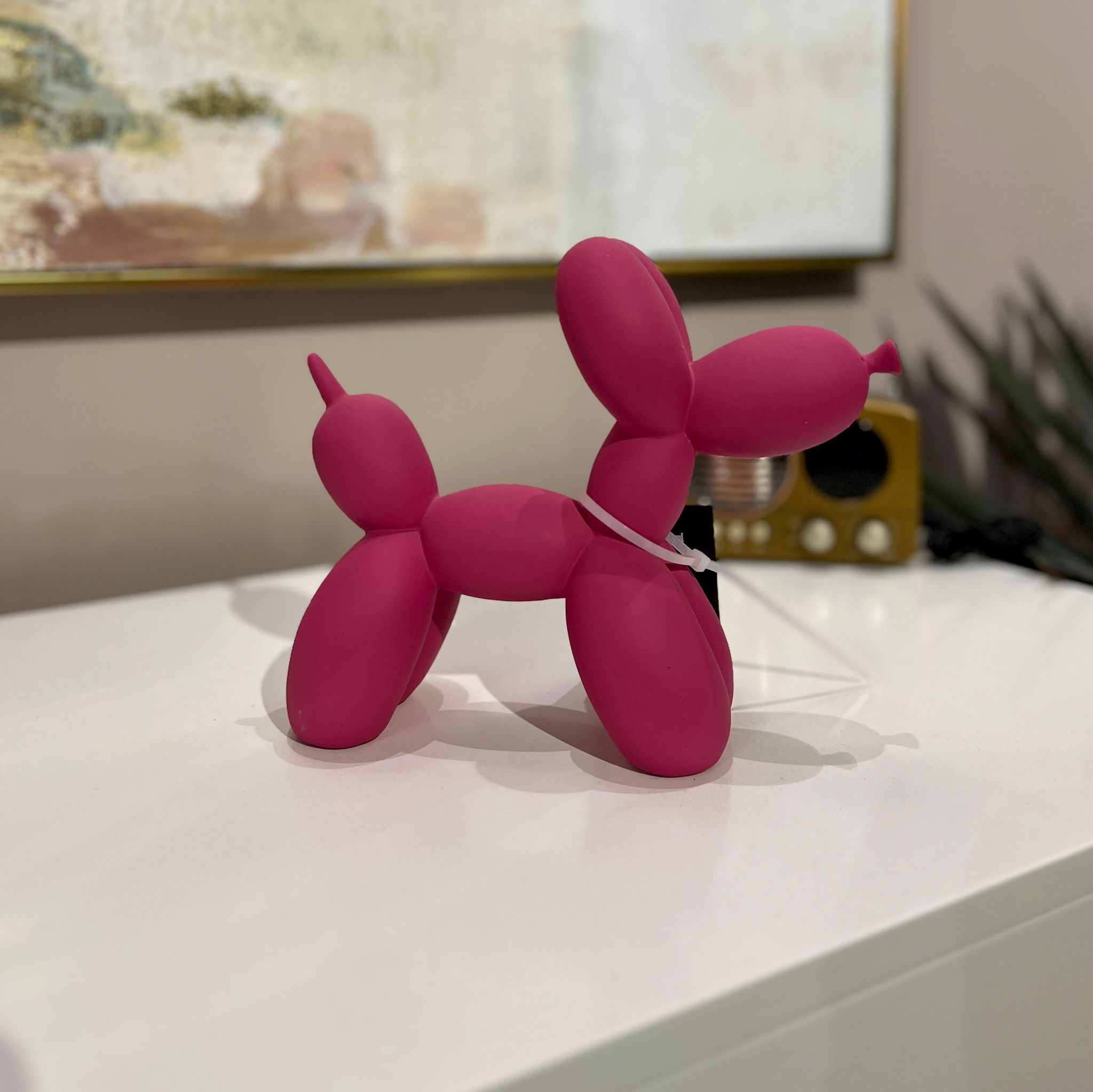 פסל כלב בלון ורוד