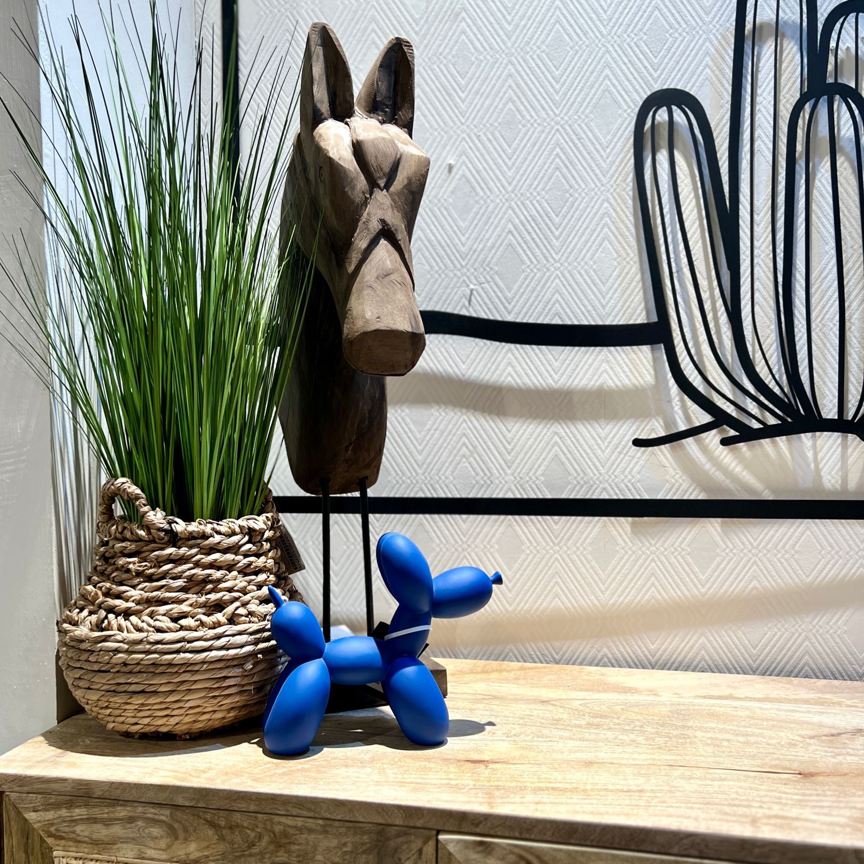 פסל כלב בלון כחול