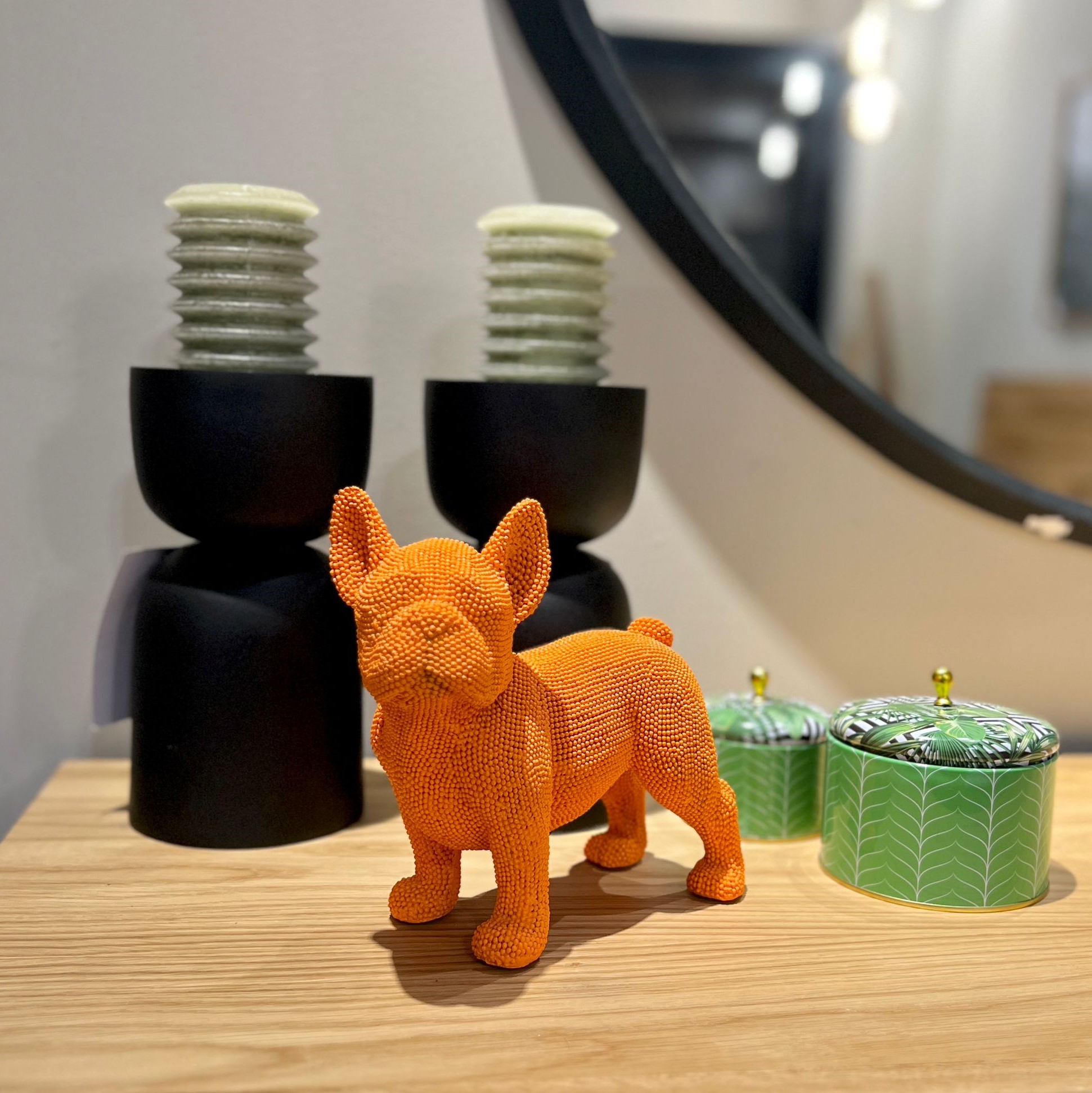 פסל כלב בולדוג כתום פסל כלב בולדוג כתום