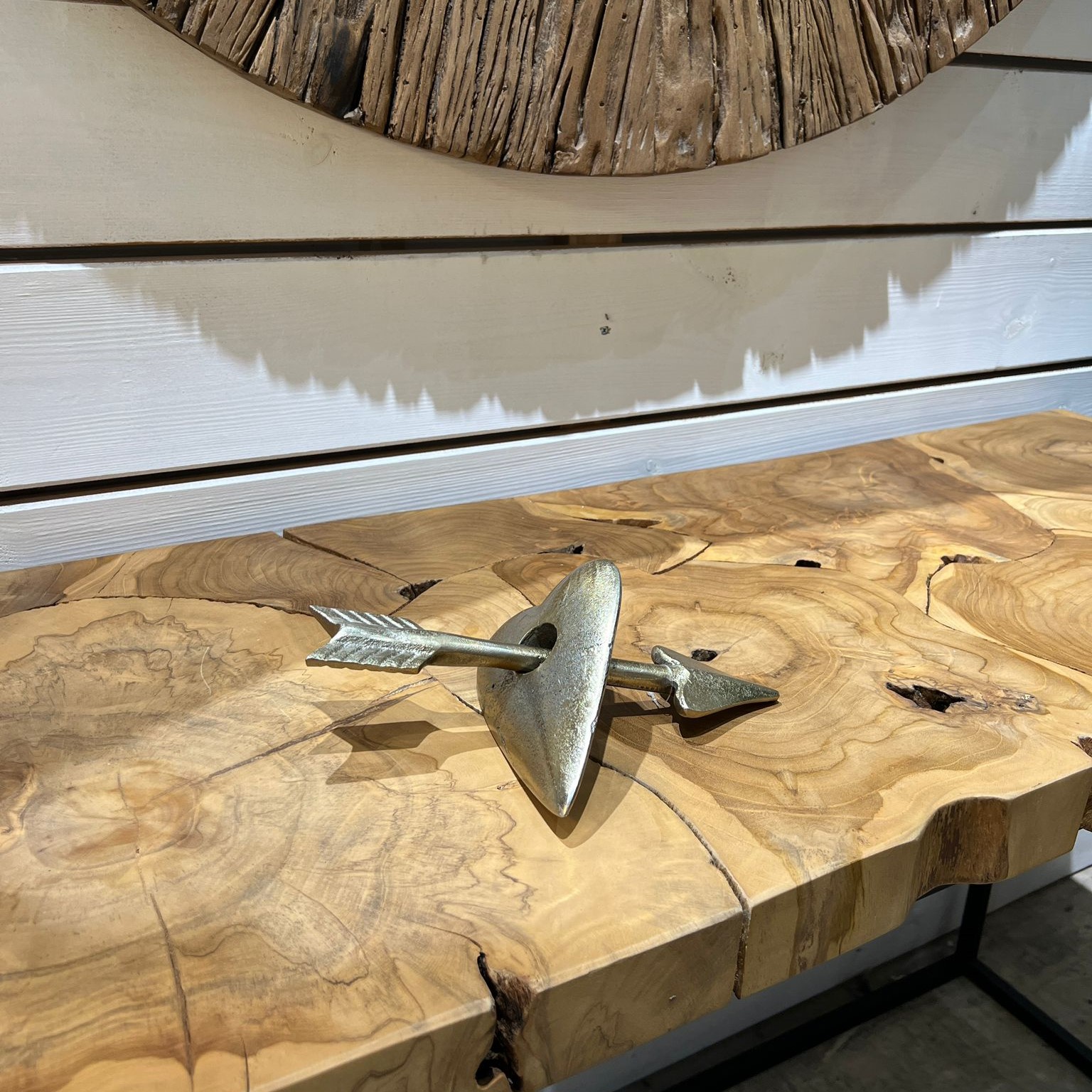 פסל לב חץ זהב מעוצב דגם רויאל פסל לב חץ זהב מעוצב דגם רויאל