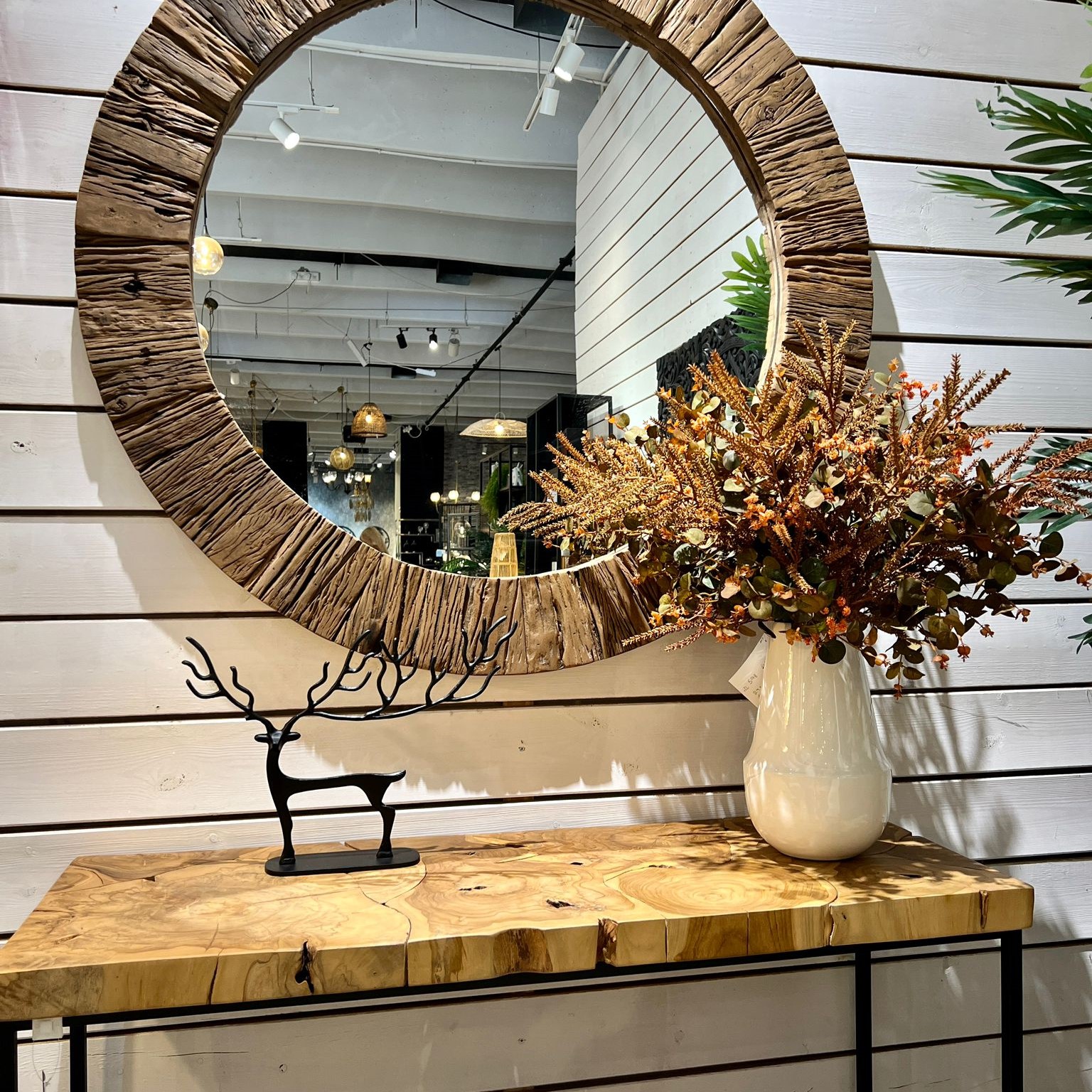 פסל מתכת אייל שחור קרניים שטוחות בינוני