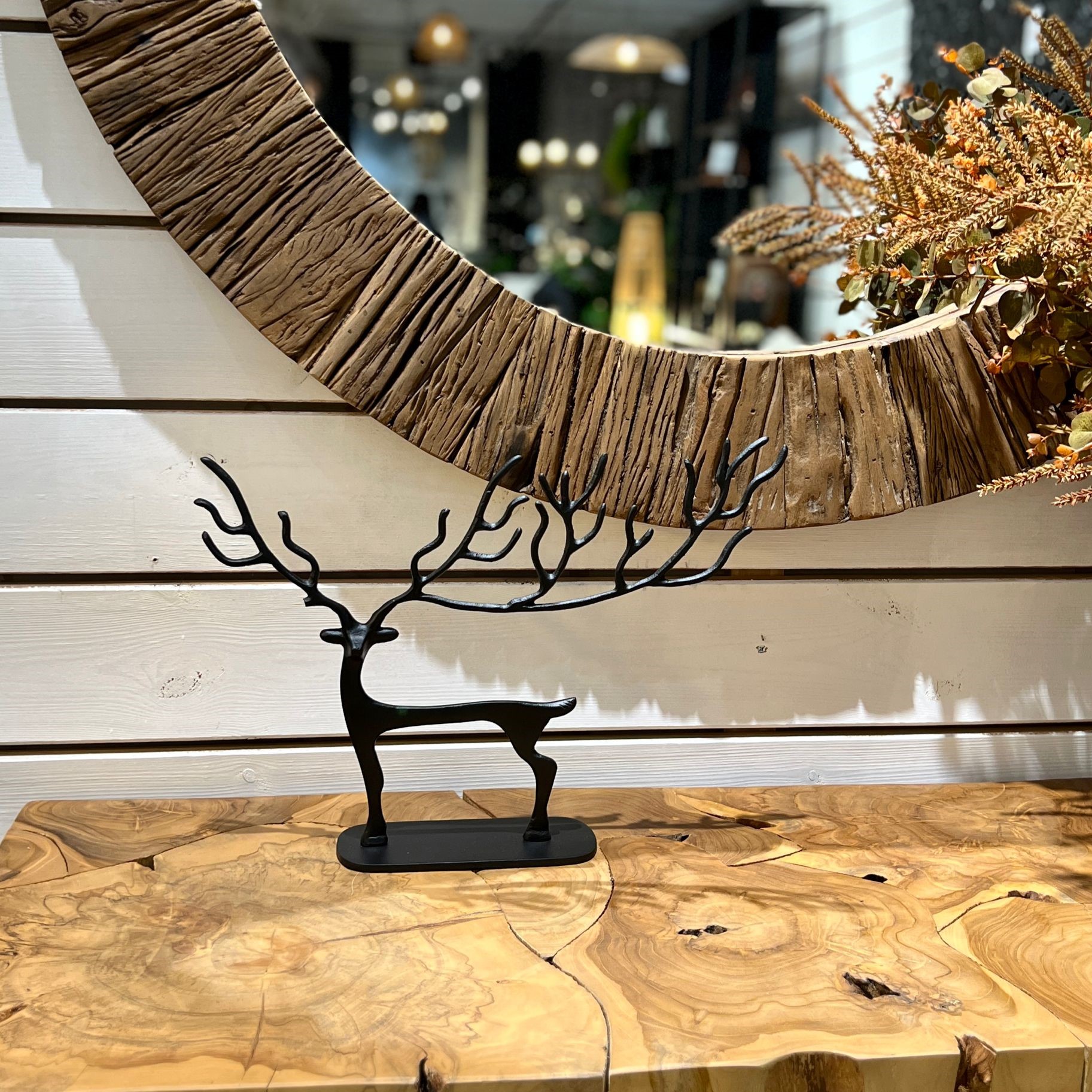 פסל מתכת אייל שחור קרניים שטוחות בינוני