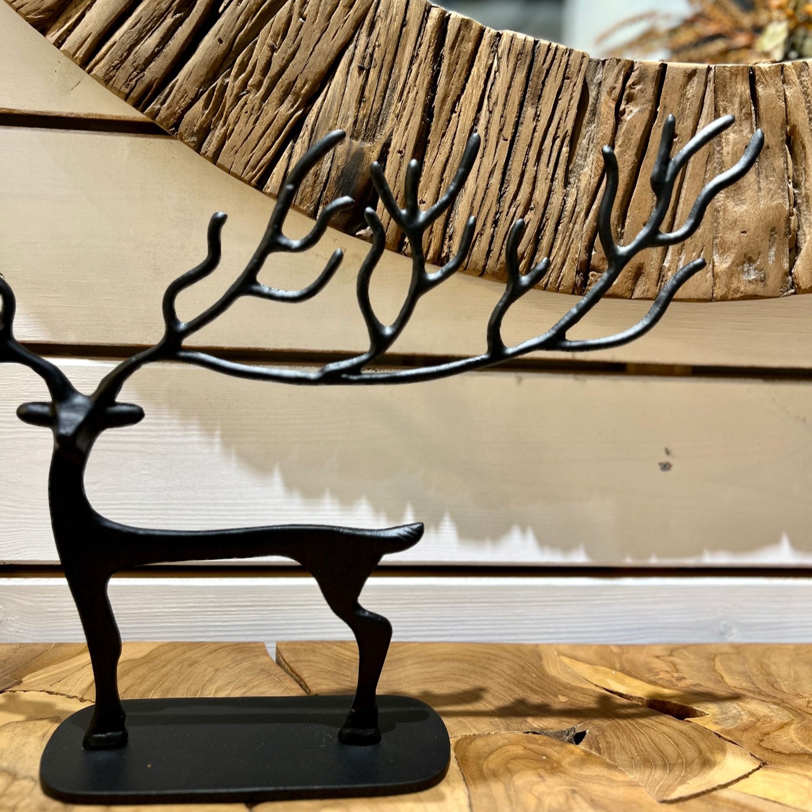 פסל מתכת אייל שחור קרניים שטוחות בינוני