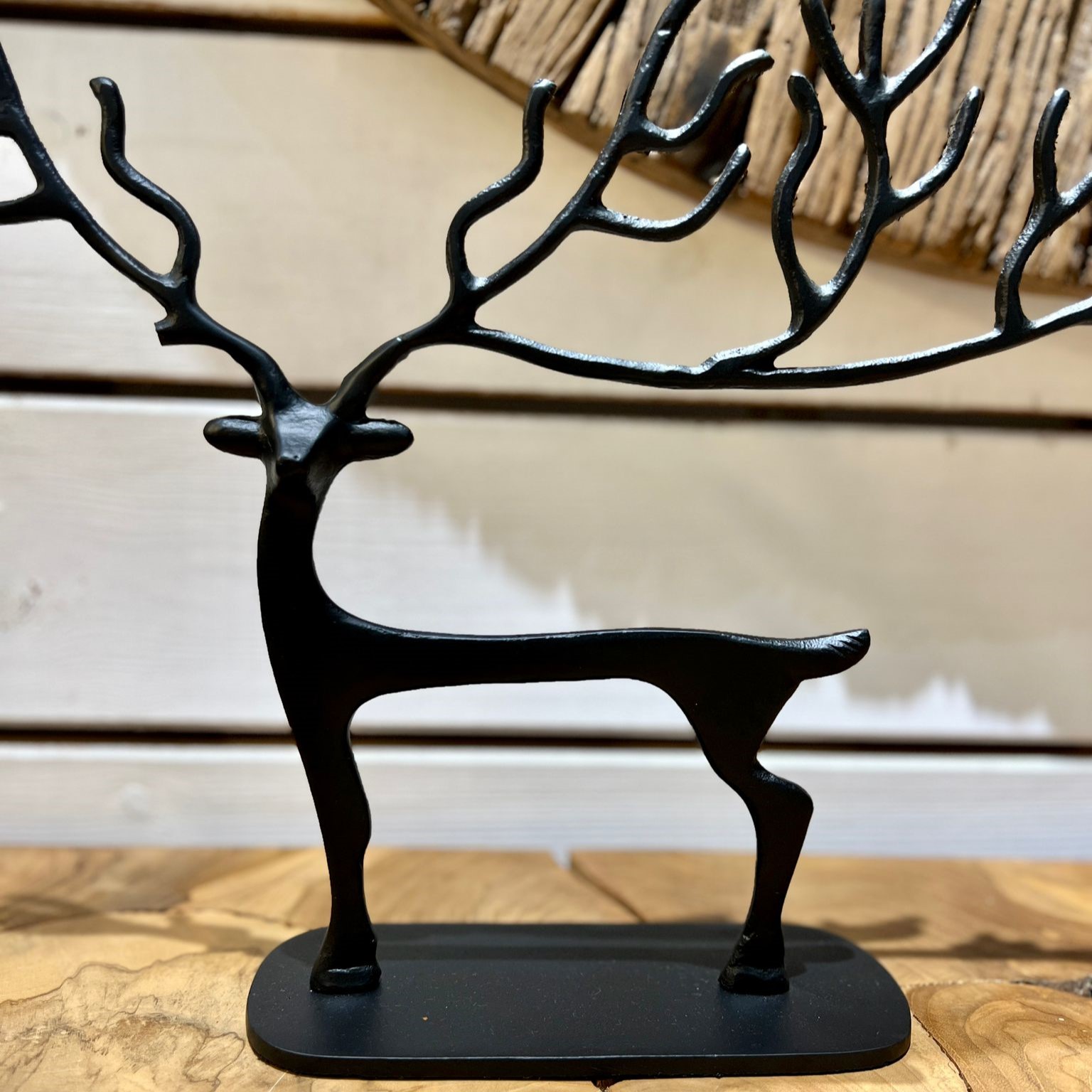 פסל מתכת אייל שחור קרניים שטוחות בינוני