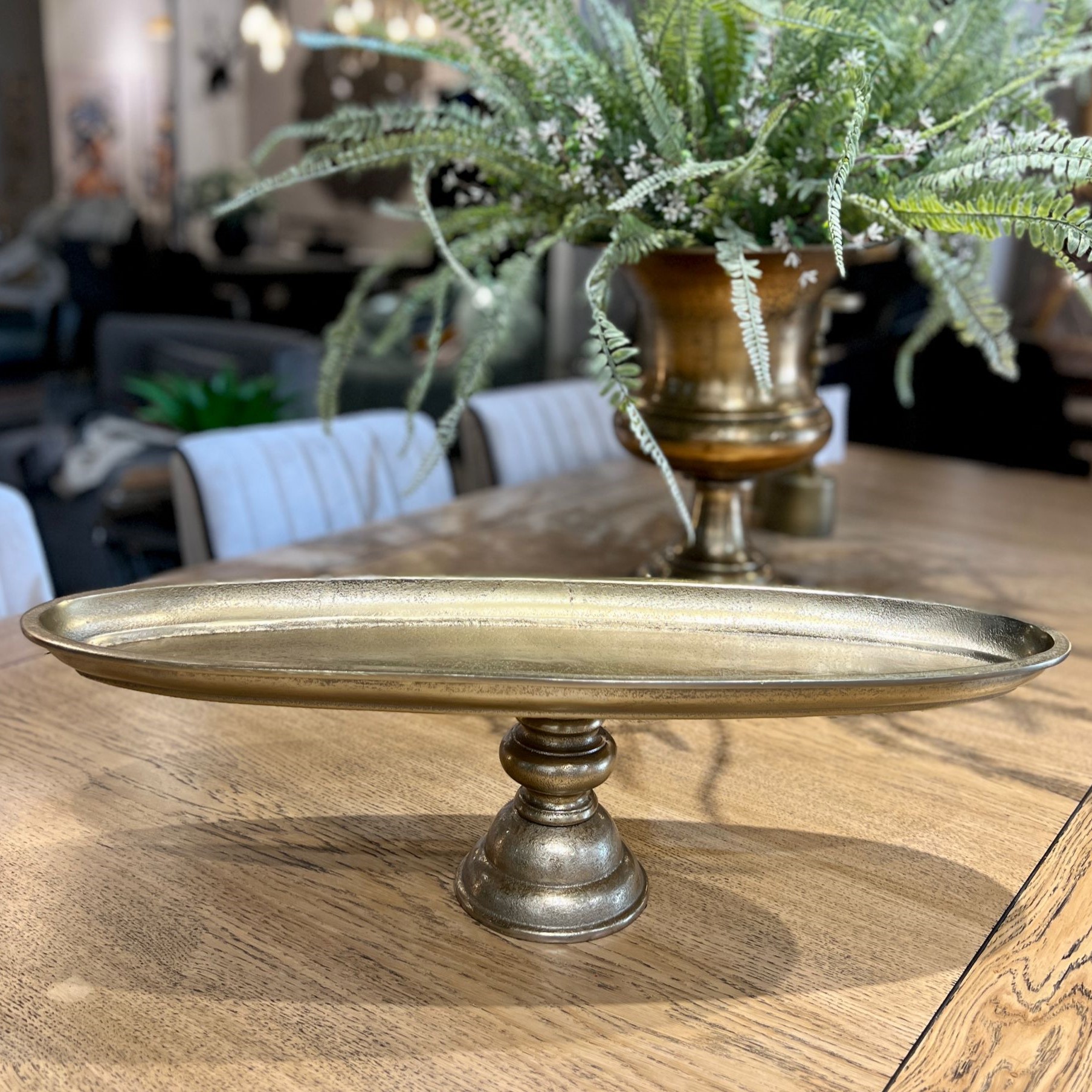 קערה אובאלית על רגל זהב קערה אובאלית על רגל זהב