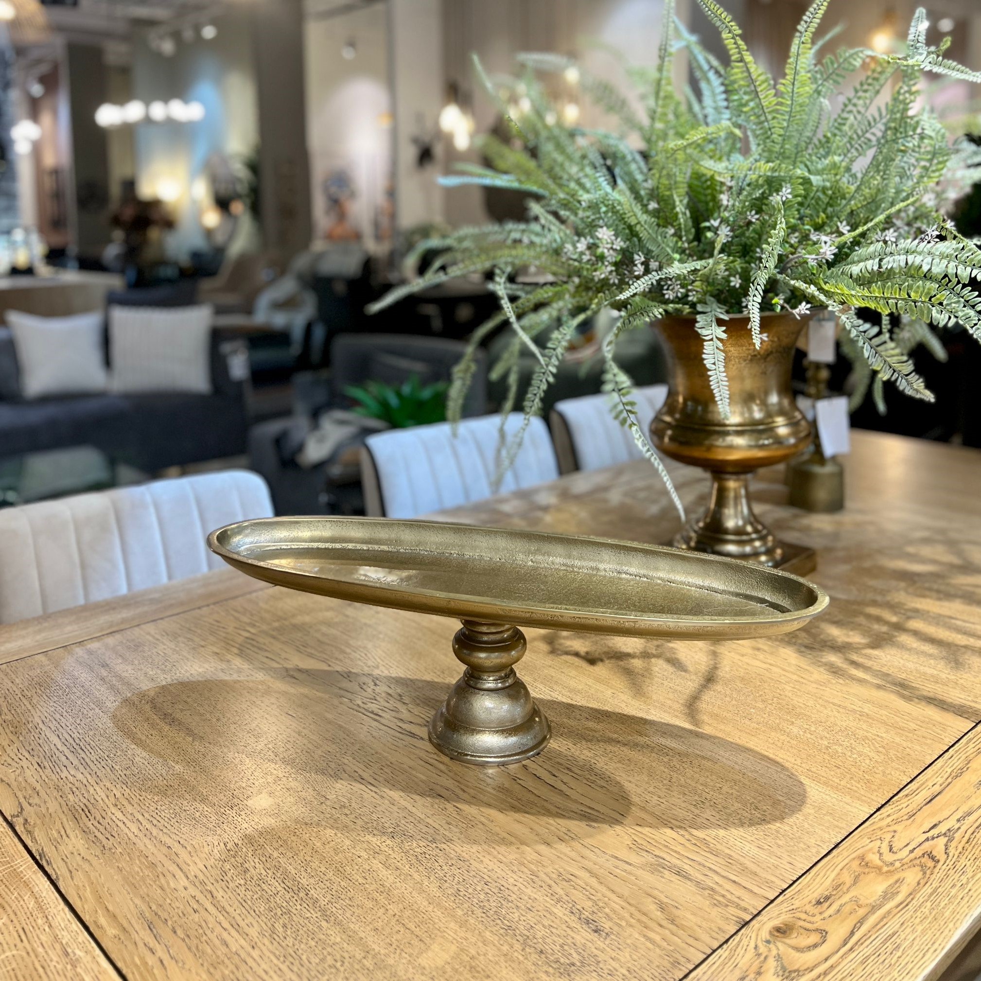 קערה אובאלית על רגל זהב קערה אובאלית על רגל זהב