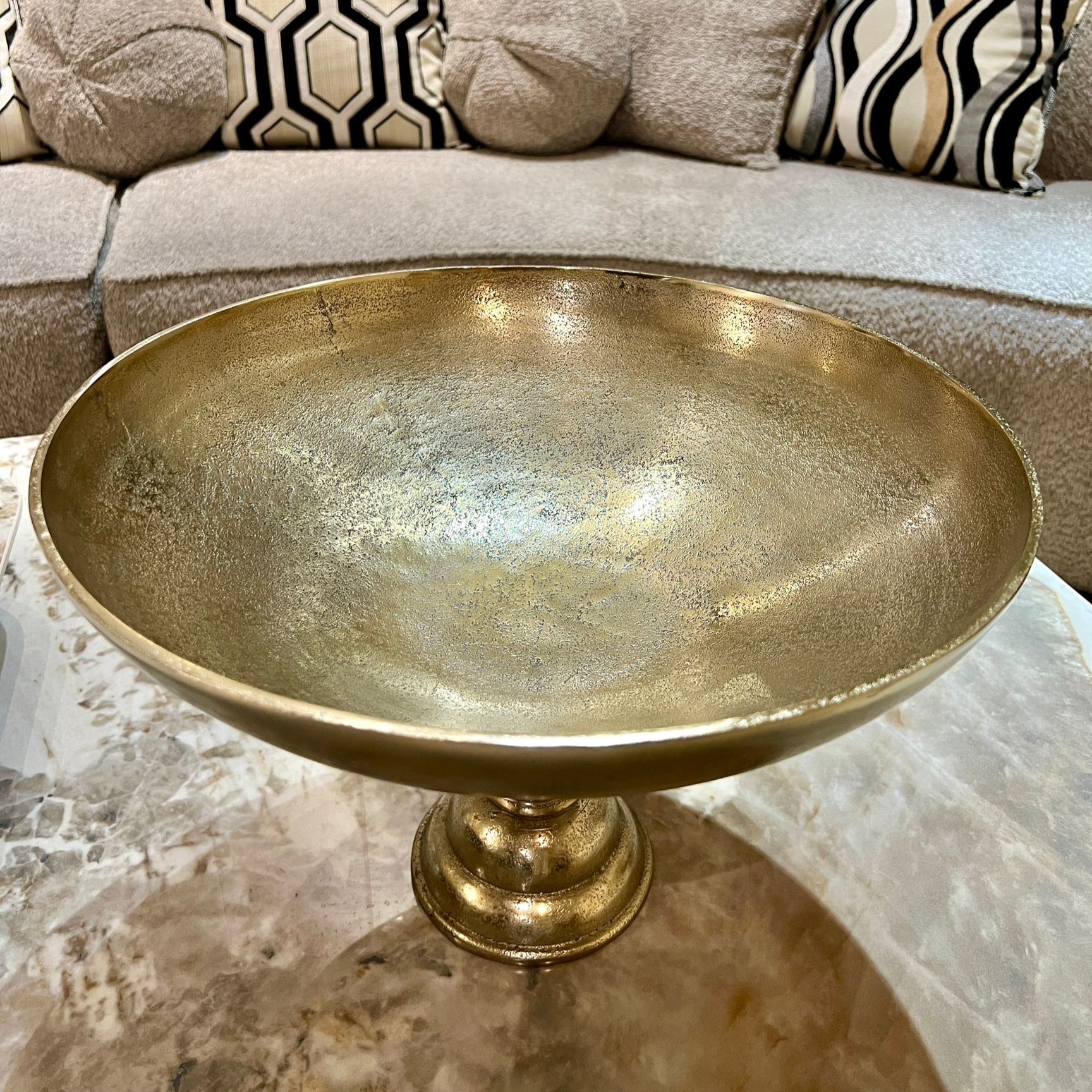 קערה עגולה על רגל זהב דגם רויאל קערה עגולה על רגל זהב דגם רויאל