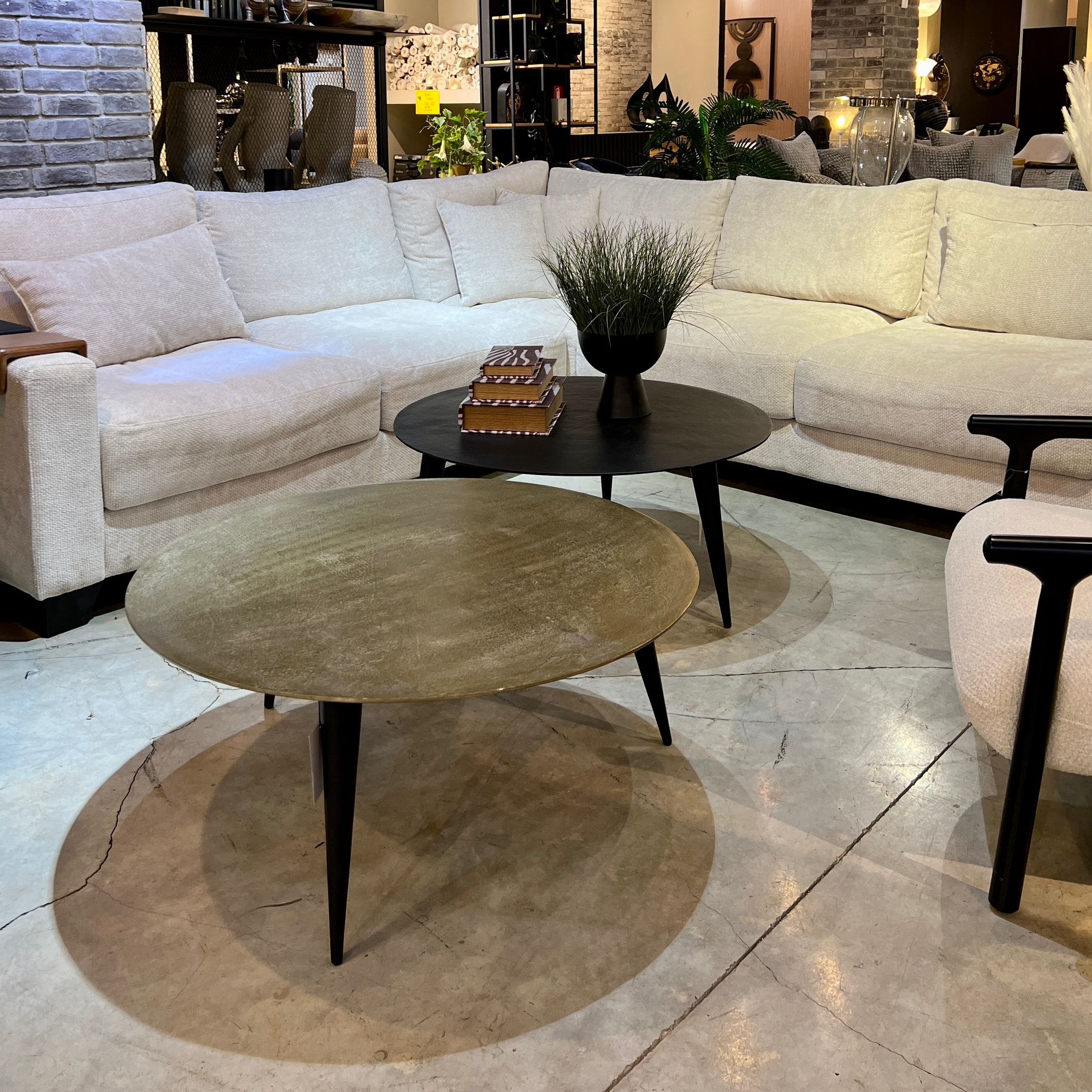 שולחן סלון עגול ברזל