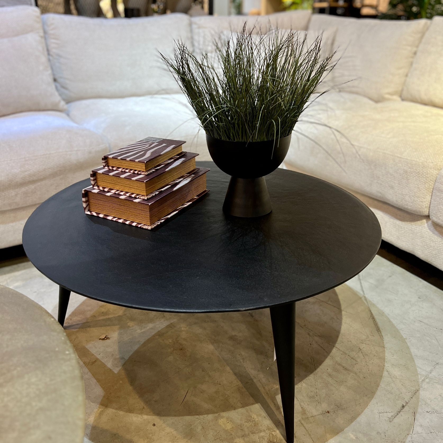 שולחן סלון עגול ברזל דגם רויאל -SALE שולחן סלון עגול ברזל דגם רויאל -SALE