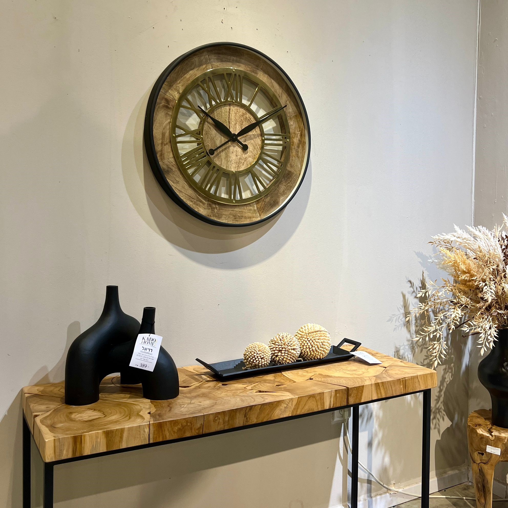 שעון קיר יוקרתי דגם שאניב קוטר 60סמ ברזל עץ וזכוכית עם מספרים רומיים זהובים שעון קיר יוקרתי דגם שאניב קוטר 60סמ ברזל עץ וזכוכית עם מספרים רומיים זהובים