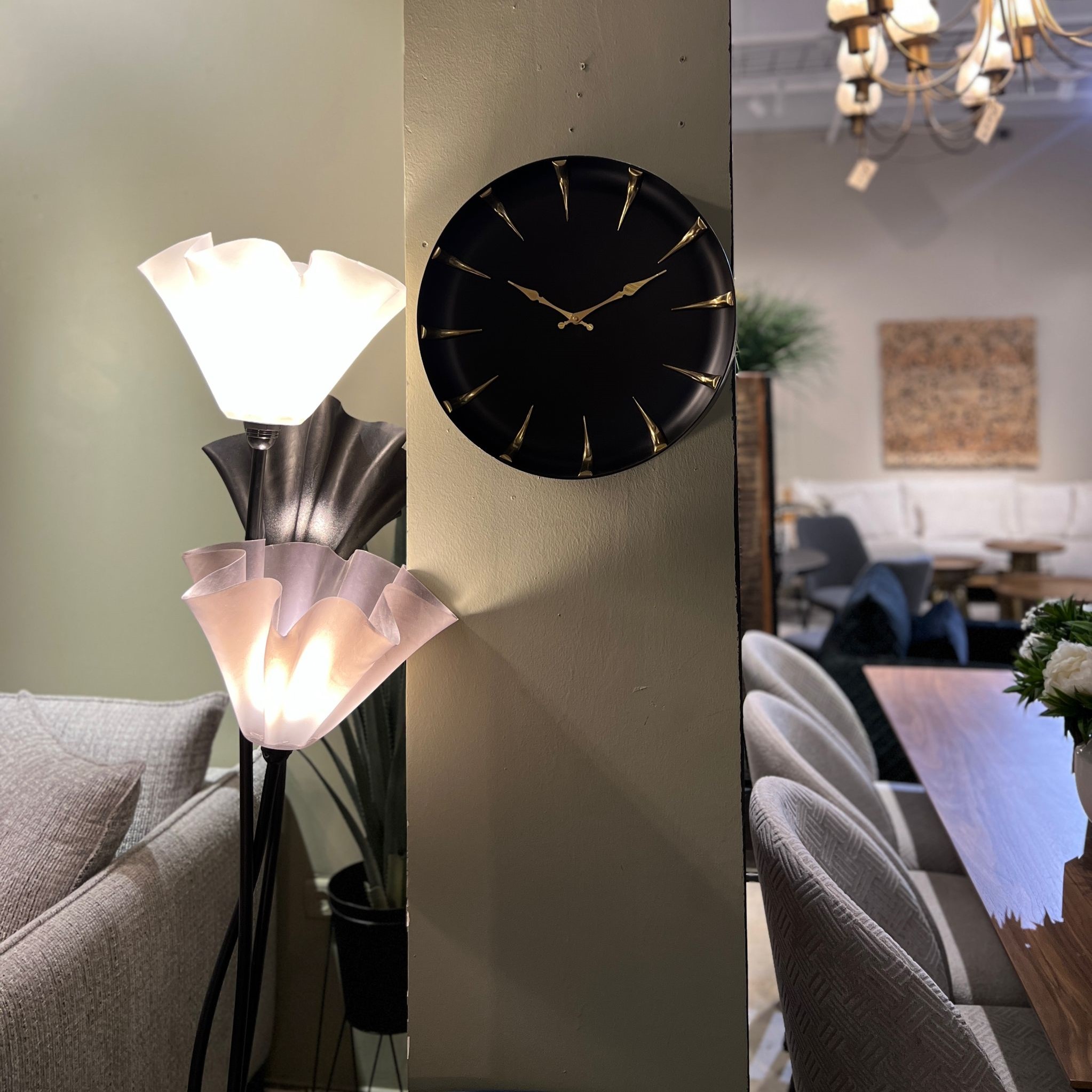 שעון קיר מתכת שחור מספרי קויים זהב שעון קיר מתכת שחור מספרי קויים זהב