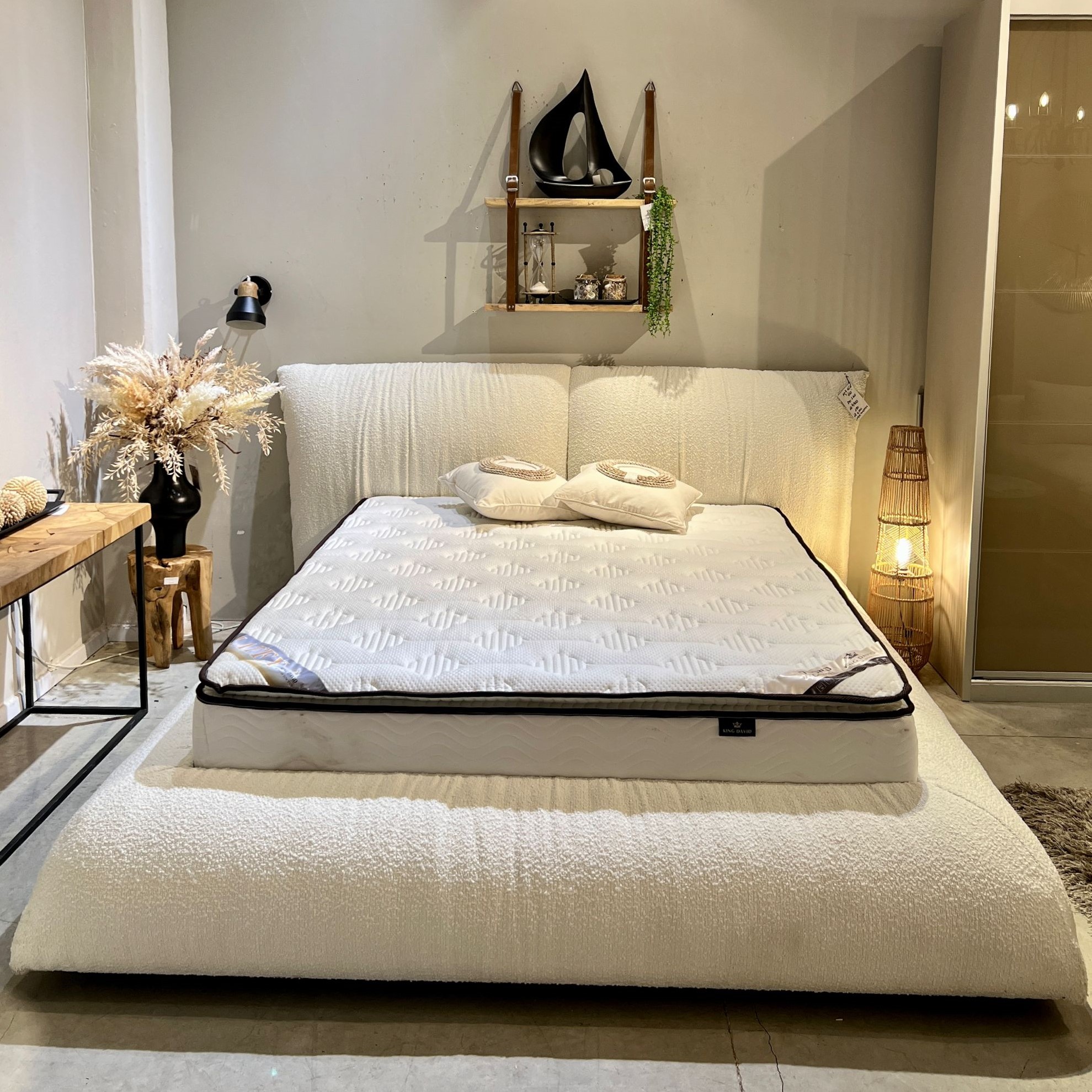 זוג מדפי עץ תליה עם רצועות עור חום דגם אשוק זוג מדפי עץ תליה עם רצועות עור חום דגם אשוק