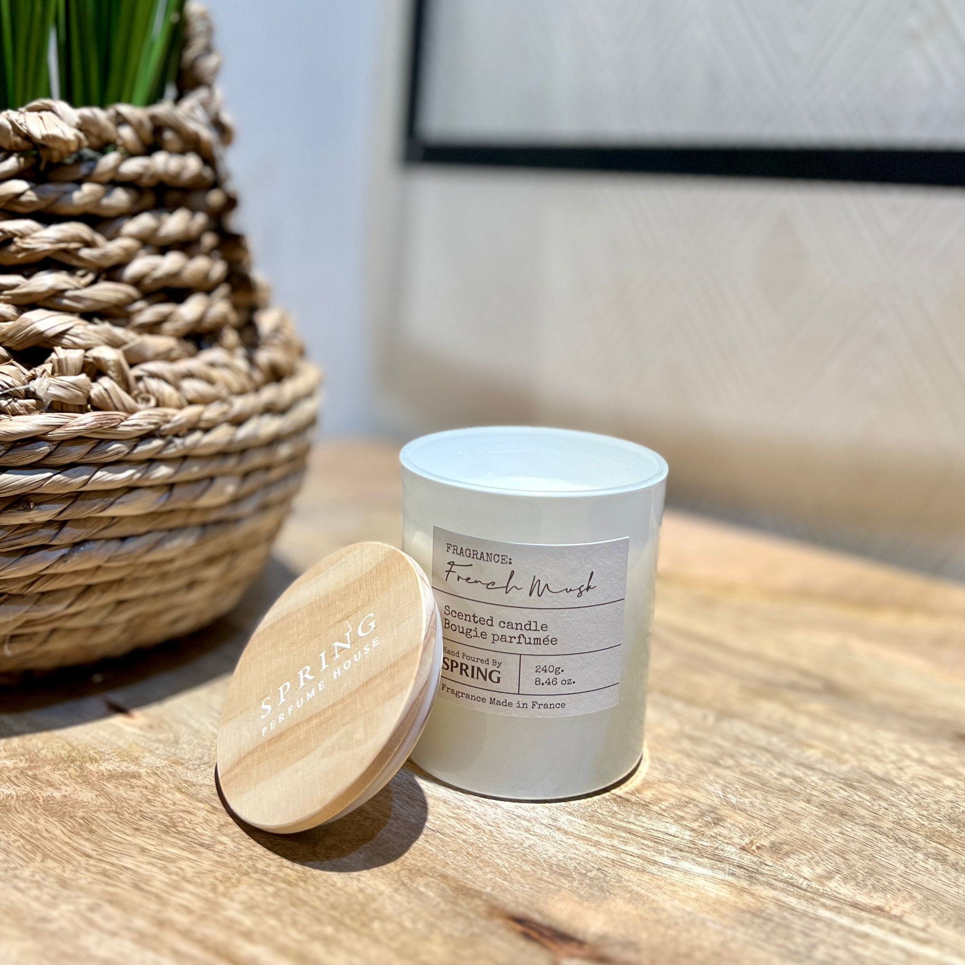 נר אגרטל לבן 240 ג'+ מכסה עץ נר אגרטל לבן 240 ג'+ מכסה עץ