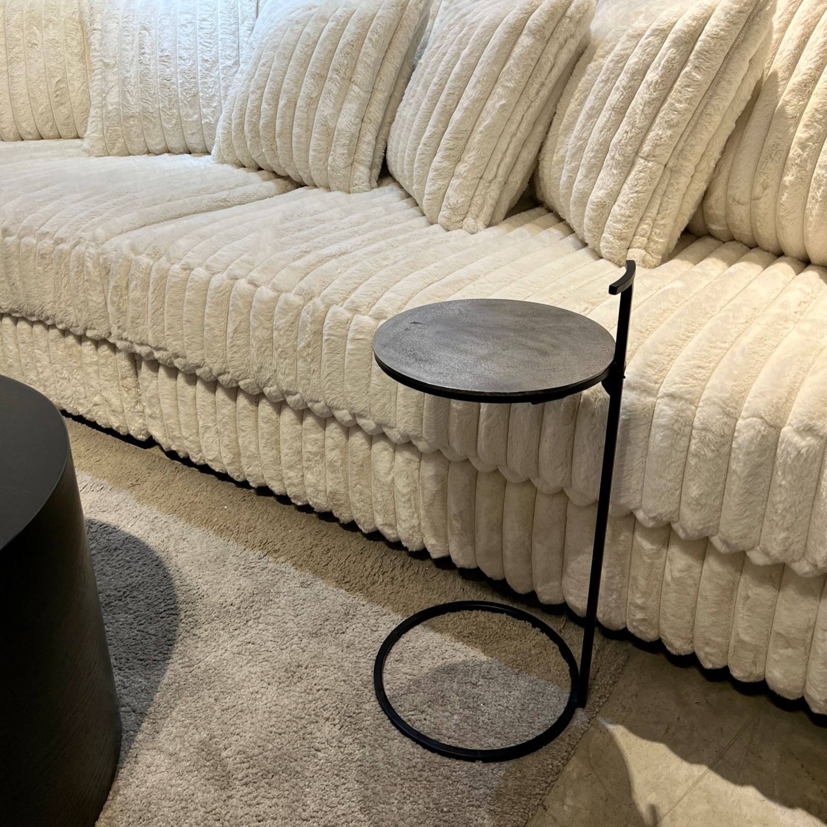 נשכן עגול עדין פיוטר דגם רויאל נשכן עגול עדין פיוטר דגם רויאל