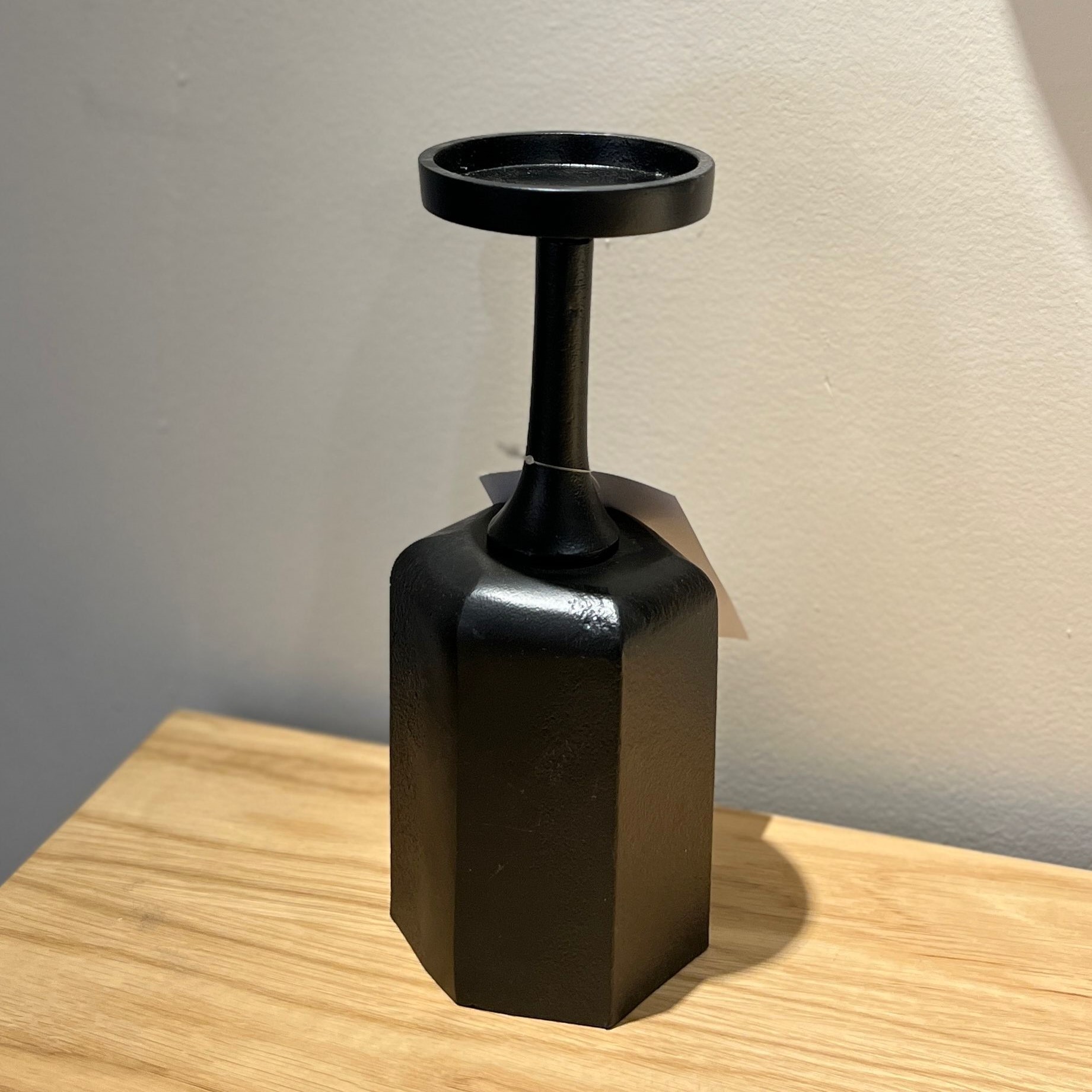 פמוט ברזל שחור פיה רחבה גבוה פמוט ברזל שחור פיה רחבה גבוה