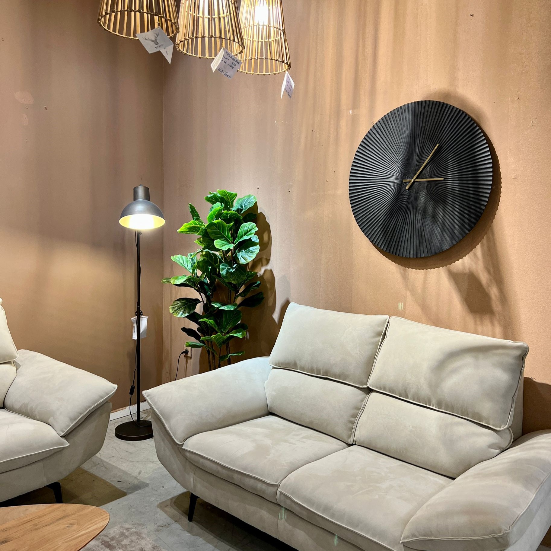 שעון מתכת שחור ריקועים דגם רויאל שעון מתכת שחור ריקועים דגם רויאל