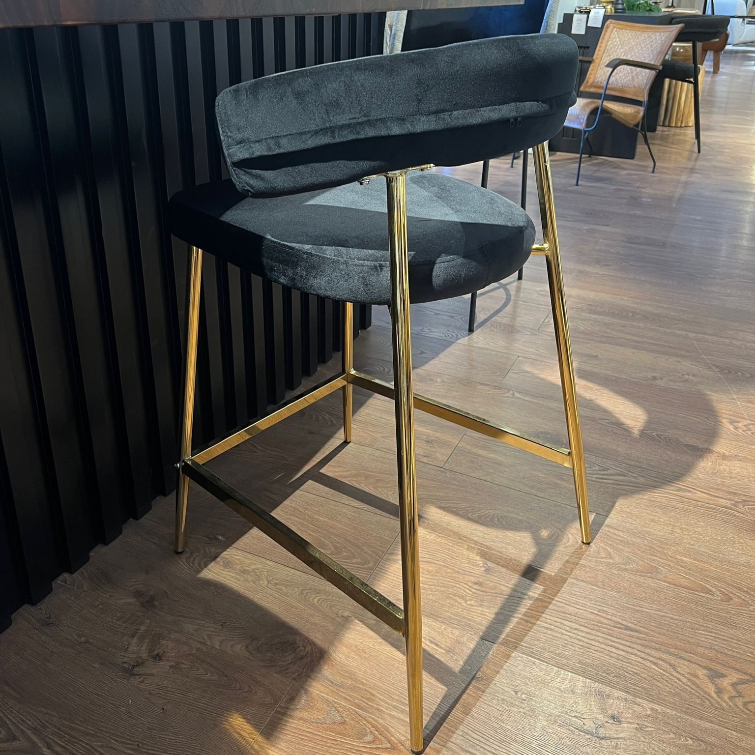 כיסא בר דגם עלמה כיסא בר דגם עלמה