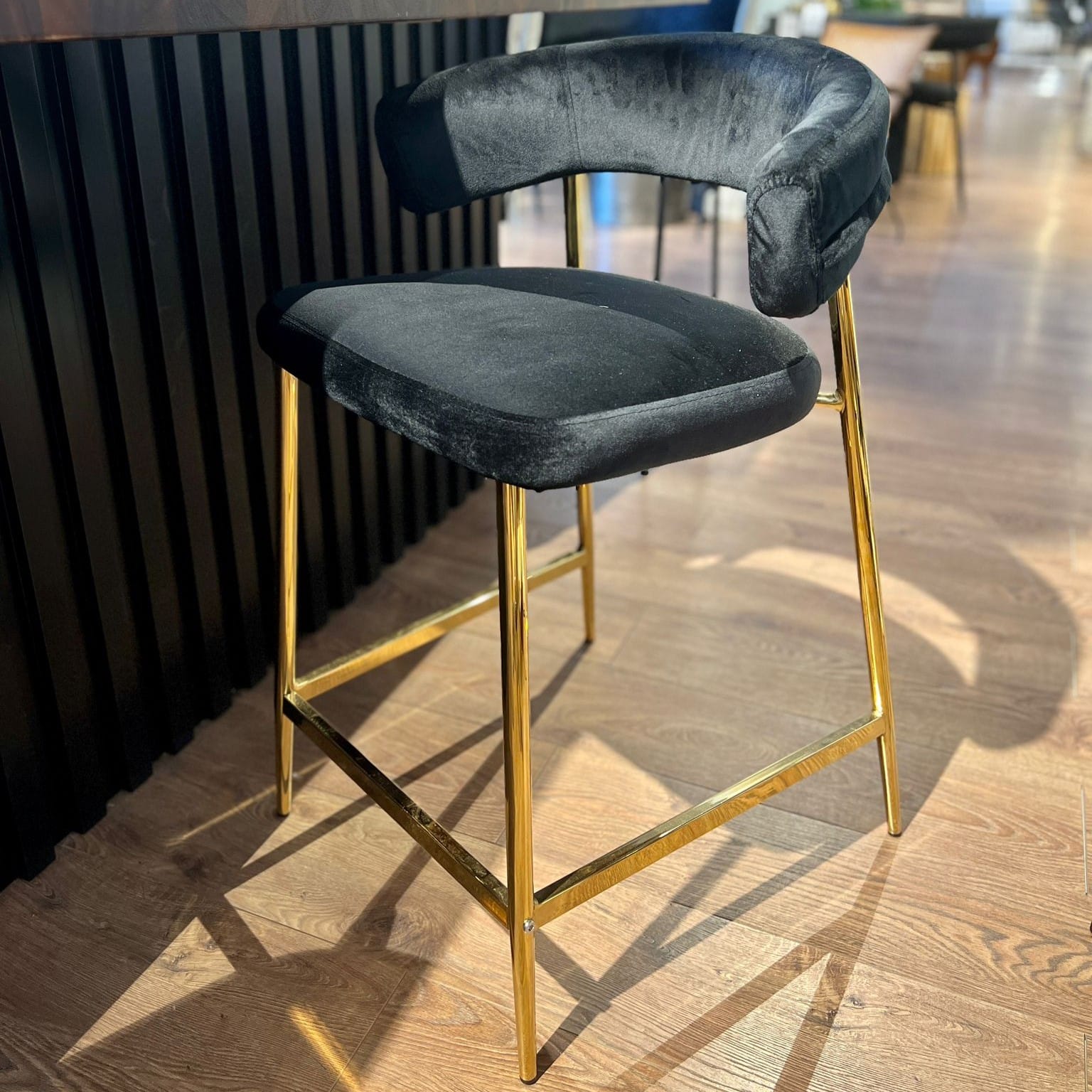 כיסא בר דגם עלמה כיסא בר דגם עלמה