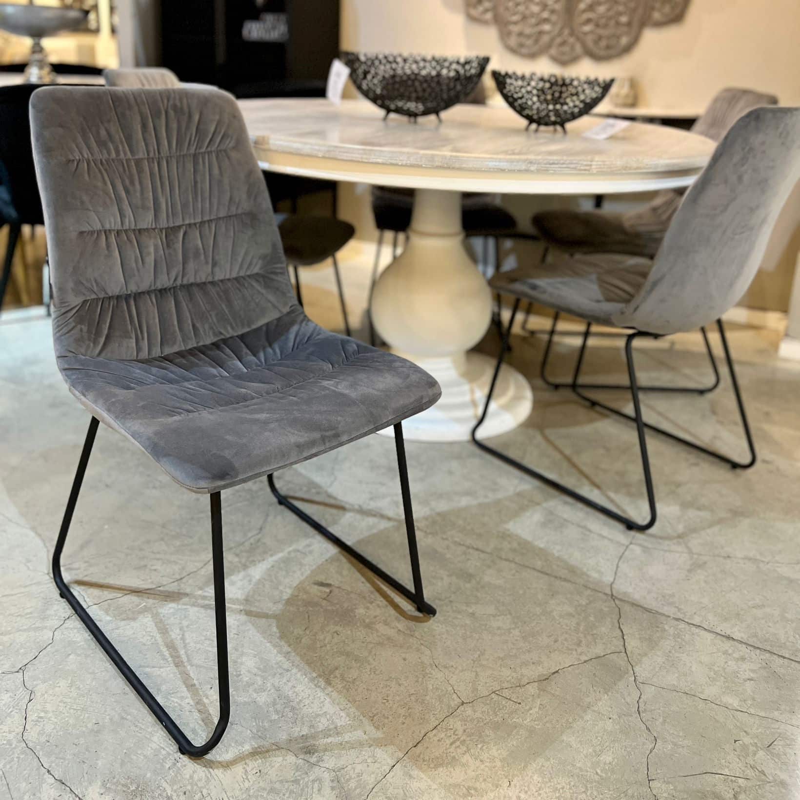 כיסא פינת אוכל מעוצב קטיפה אפור דגם גאיה - 3 אחרונים בחיסול! כיסא פינת אוכל מעוצב קטיפה אפור דגם גאיה - 3 אחרונים בחיסול!