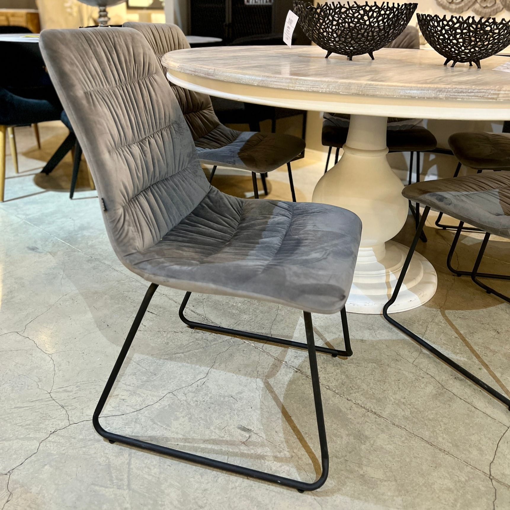 כיסא פינת אוכל מעוצב קטיפה אפור דגם גאיה - 3 אחרונים בחיסול! כיסא פינת אוכל מעוצב קטיפה אפור דגם גאיה - 3 אחרונים בחיסול!