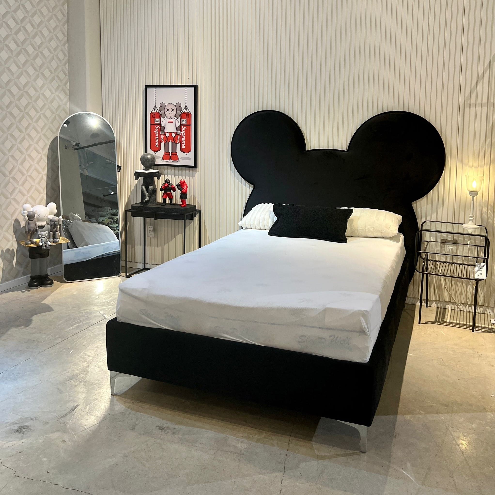 תמונת קנבס 50/70 מסגרת שחורה מוריאל